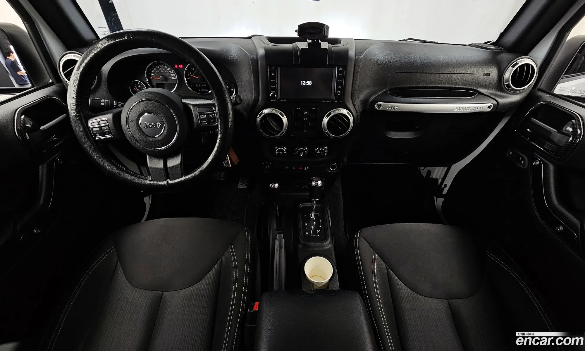 Jeep Wrangler 2017 1C4HJWFG5HL641890 — 28