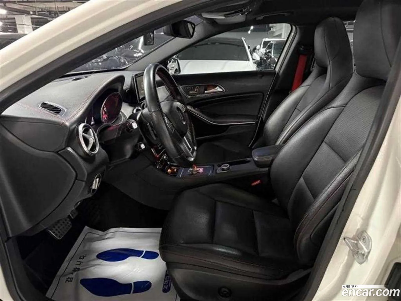 Mercedes-Benz GLA-Class X156 2015 — 12