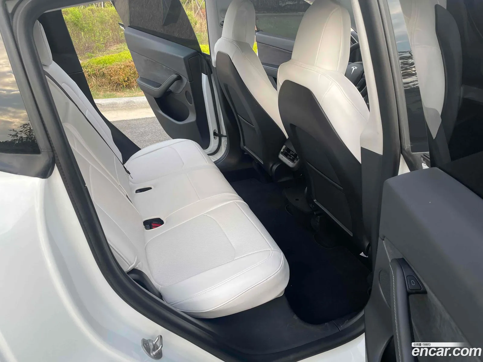 Tesla Model Y 2021 — 14