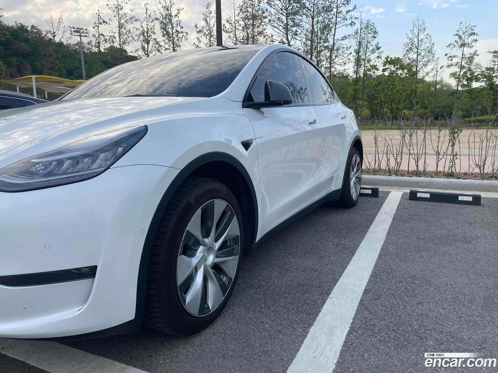 Tesla Model Y 2021 — 15