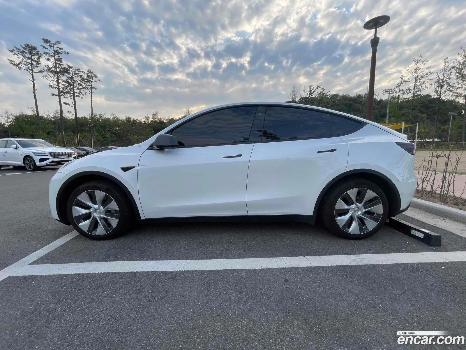 Tesla Model Y 2021 — 10