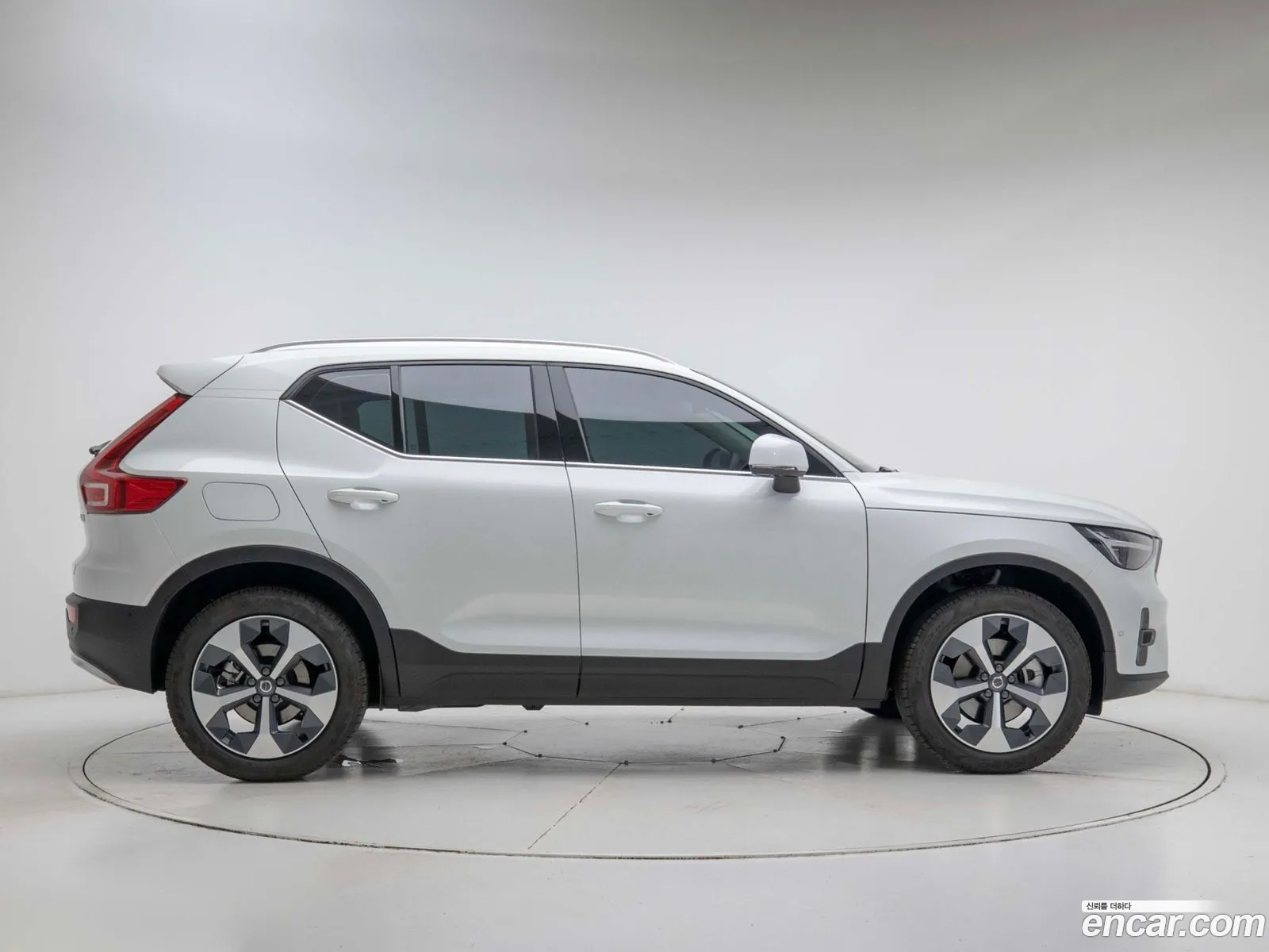 Volvo XC40 2026 — 3
