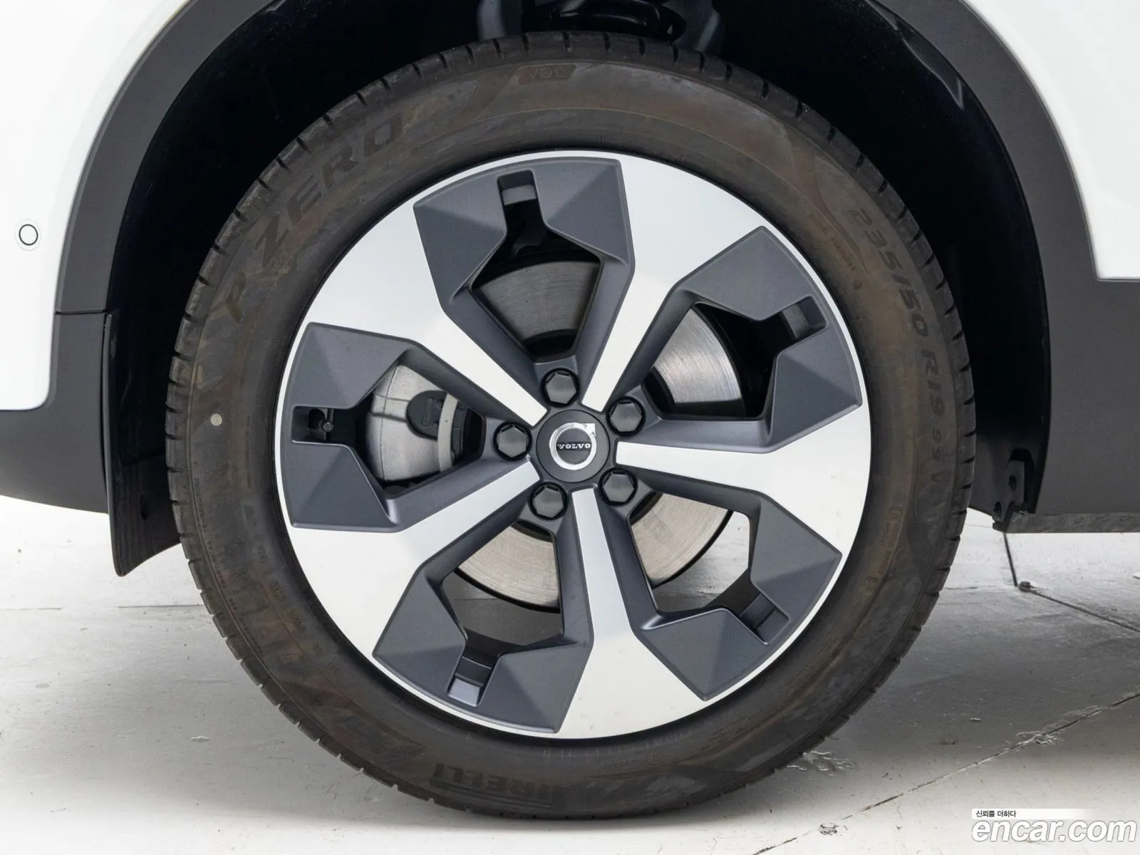 Volvo XC40 2026 — 2