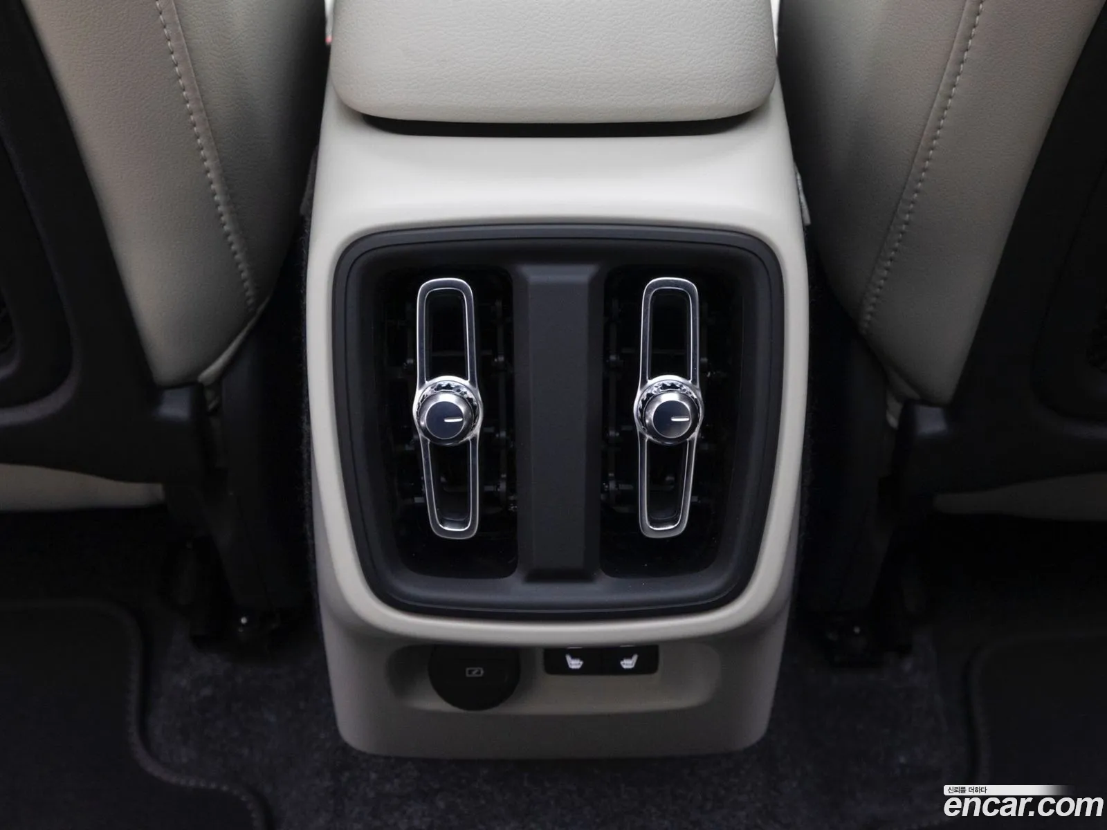 Volvo XC40 2026 — 7