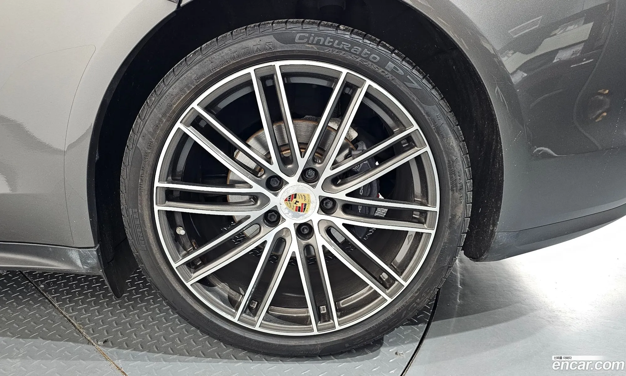 Porsche Panamera 2017 WP0AA2976JL105106 — 2