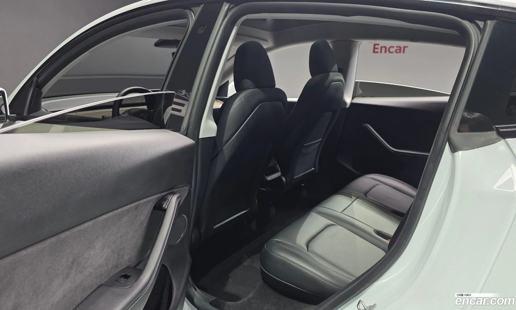 Tesla Model Y 2023 — 14