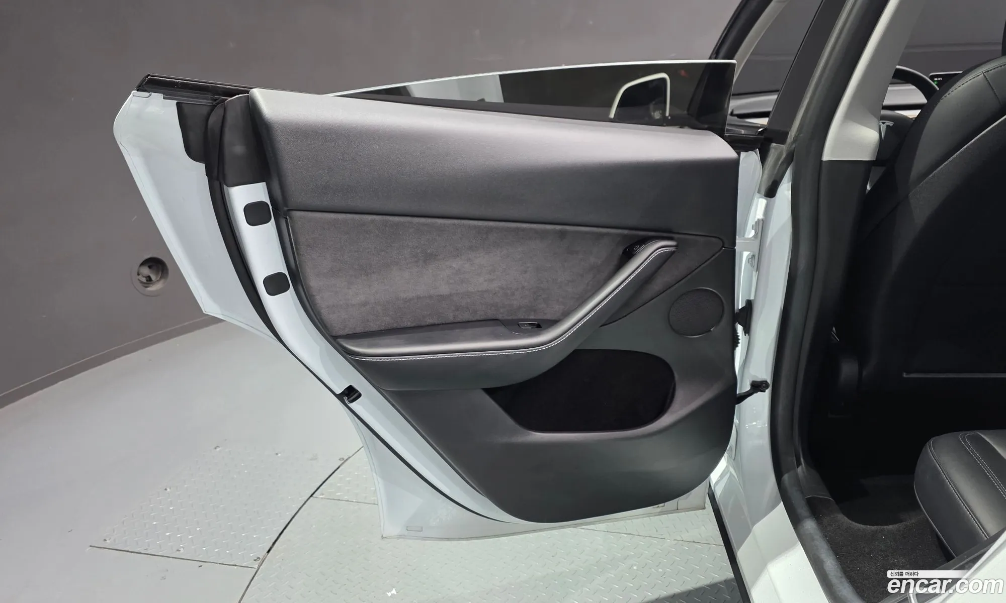 Tesla Model Y 2023 — 10