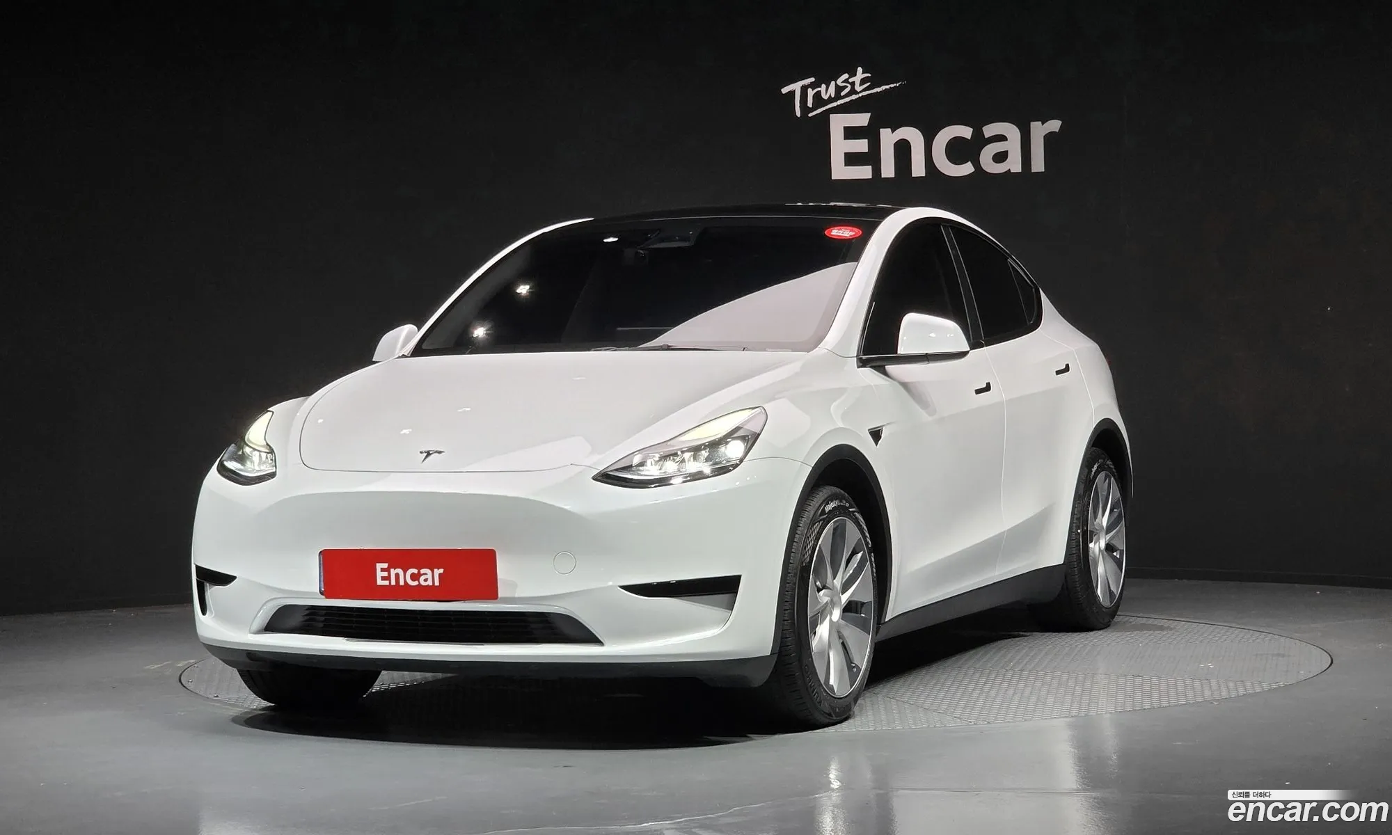 Tesla Model Y 2023 — 27