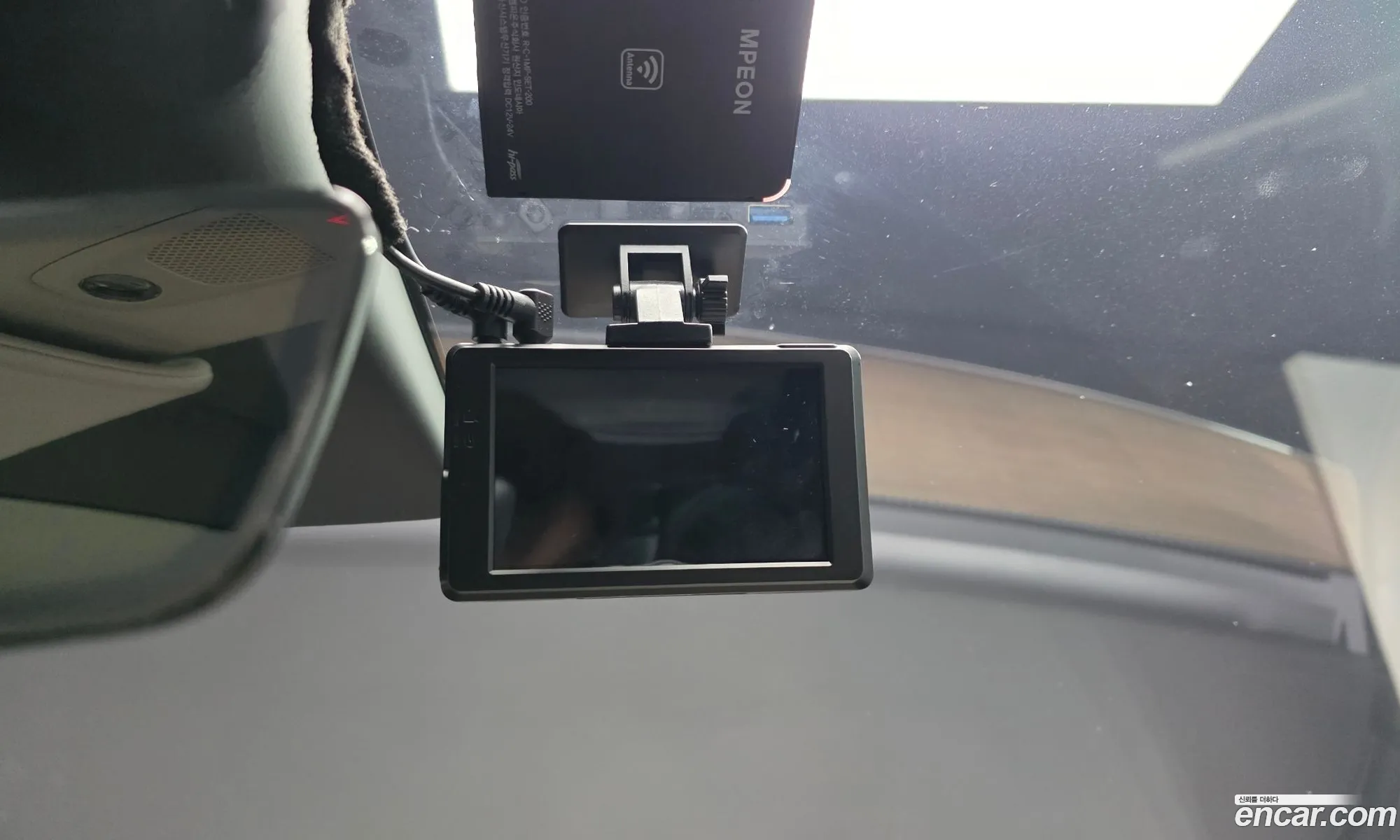 Tesla Model Y 2023 — 28