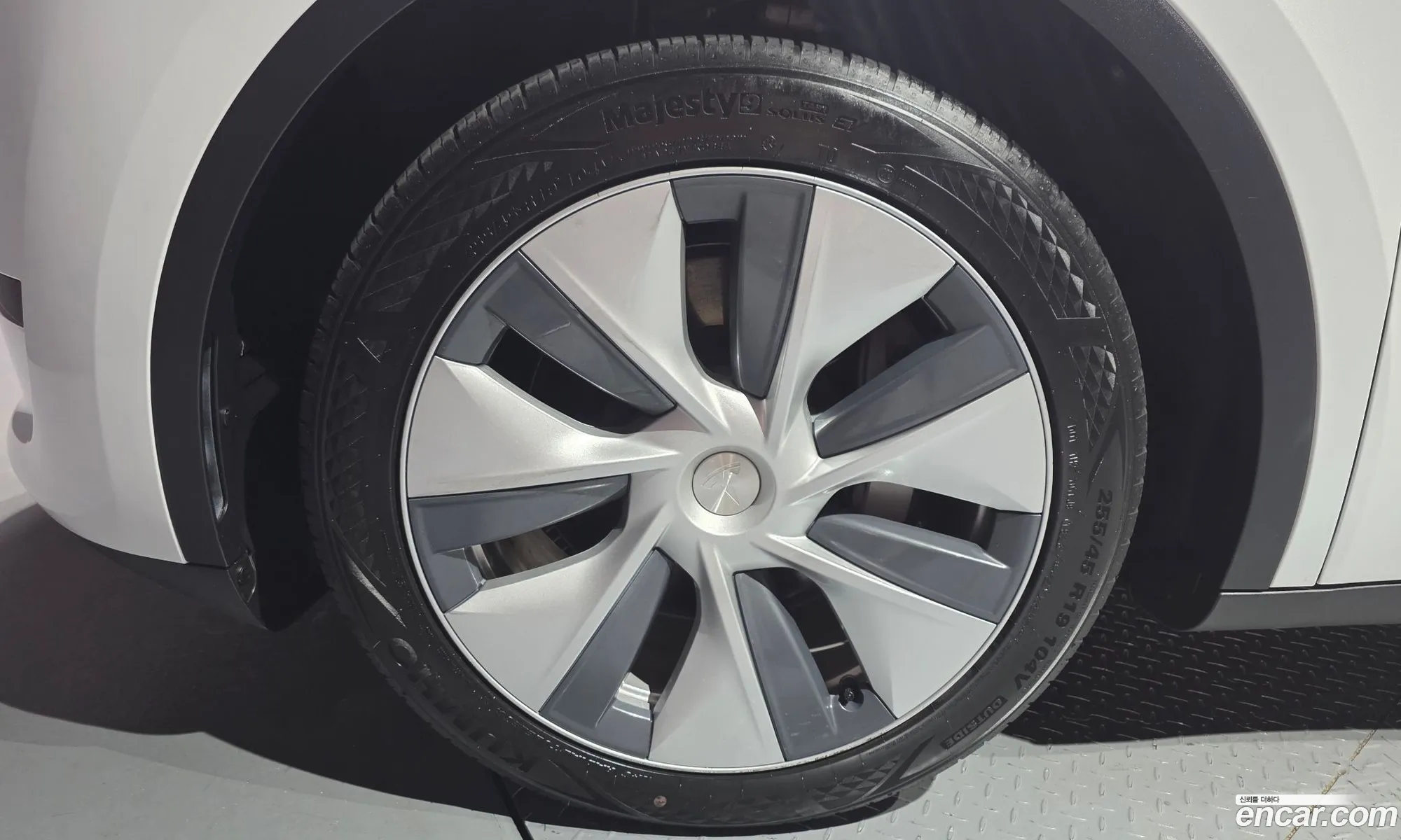 Tesla Model Y 2023 — 29