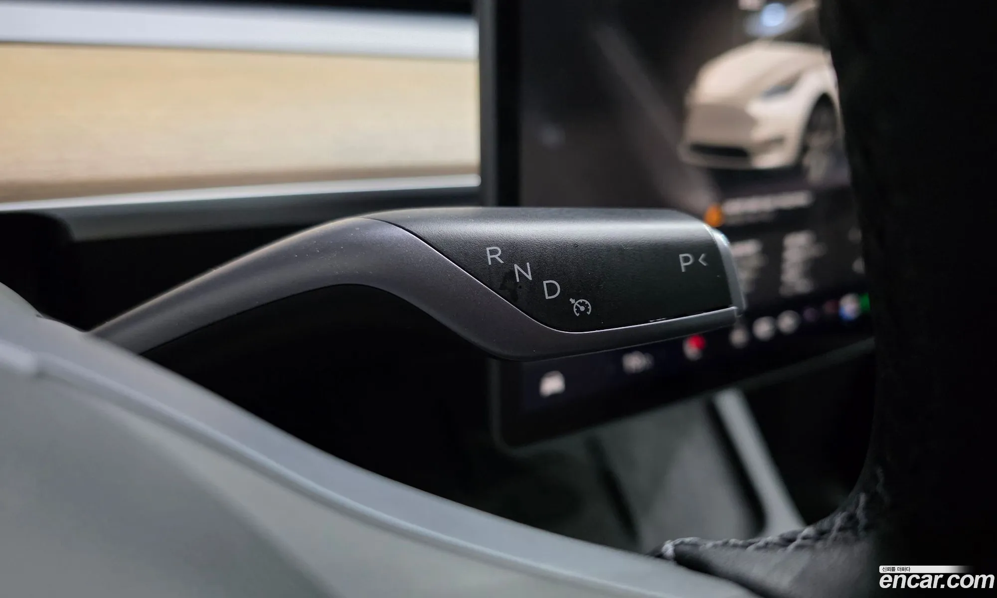Tesla Model Y 2023 — 17