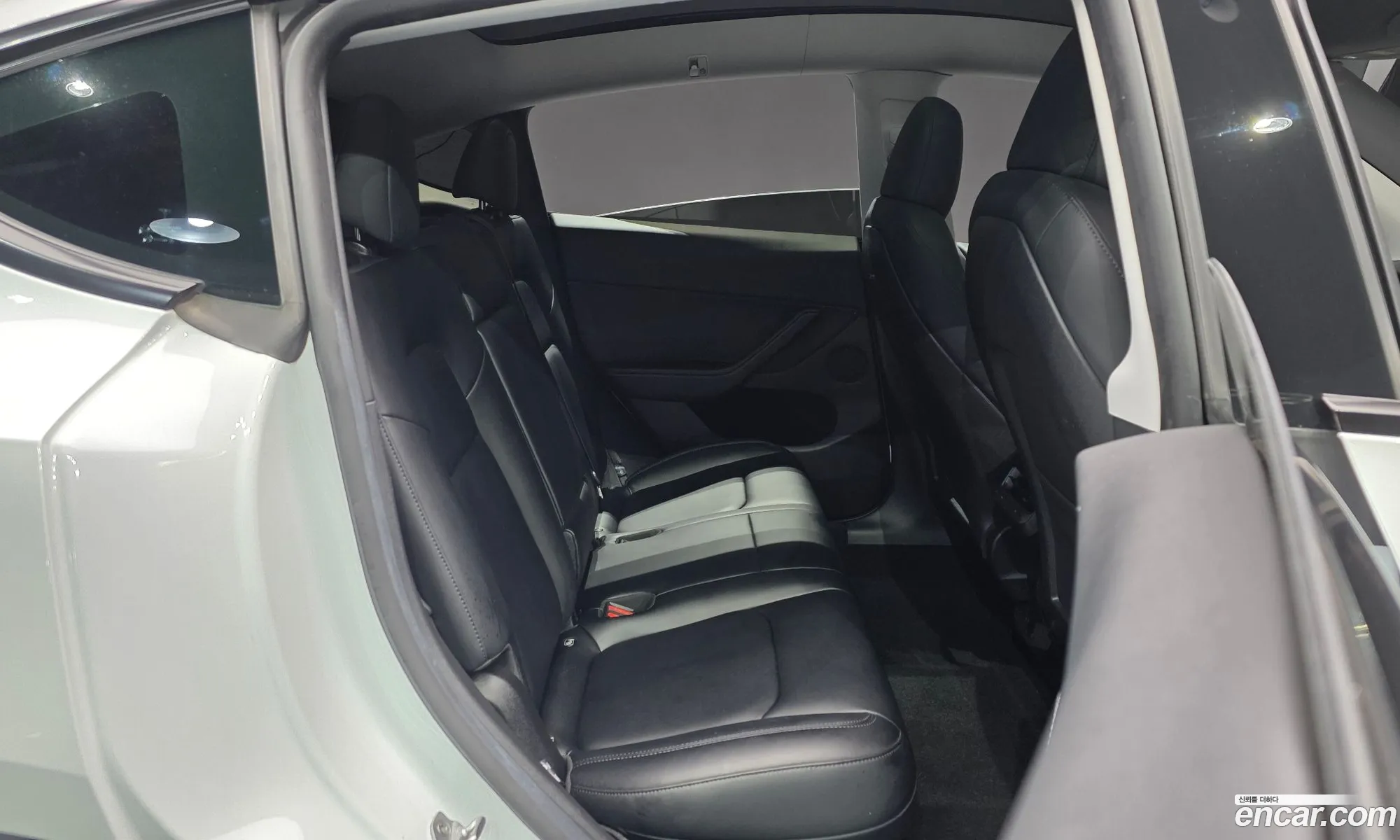 Tesla Model Y 2023 — 23