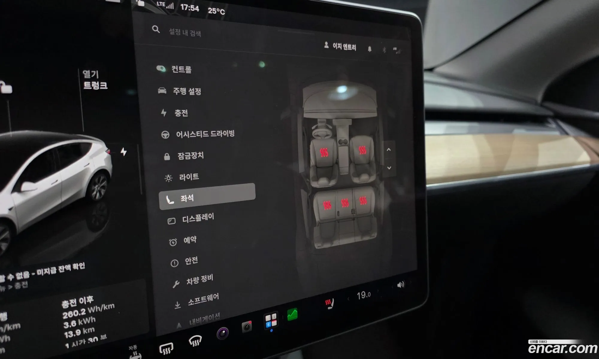 Tesla Model Y 2023 — 25