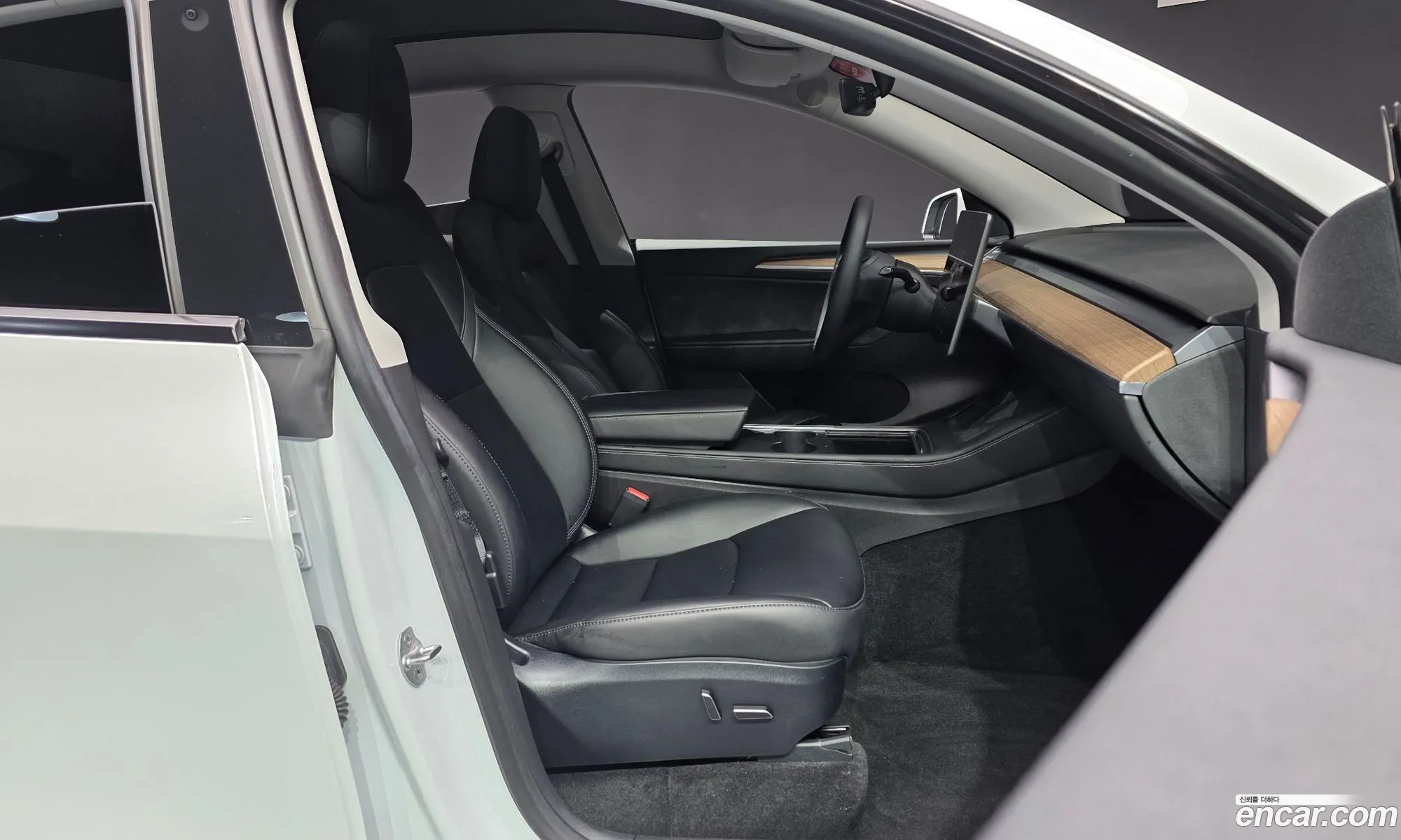Tesla Model Y 2023 — 30