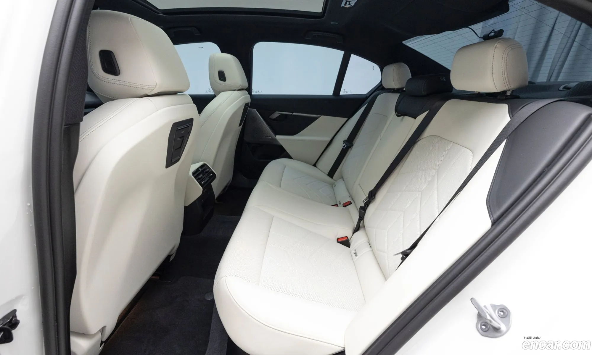 BMW 5 Series 2025 — 16