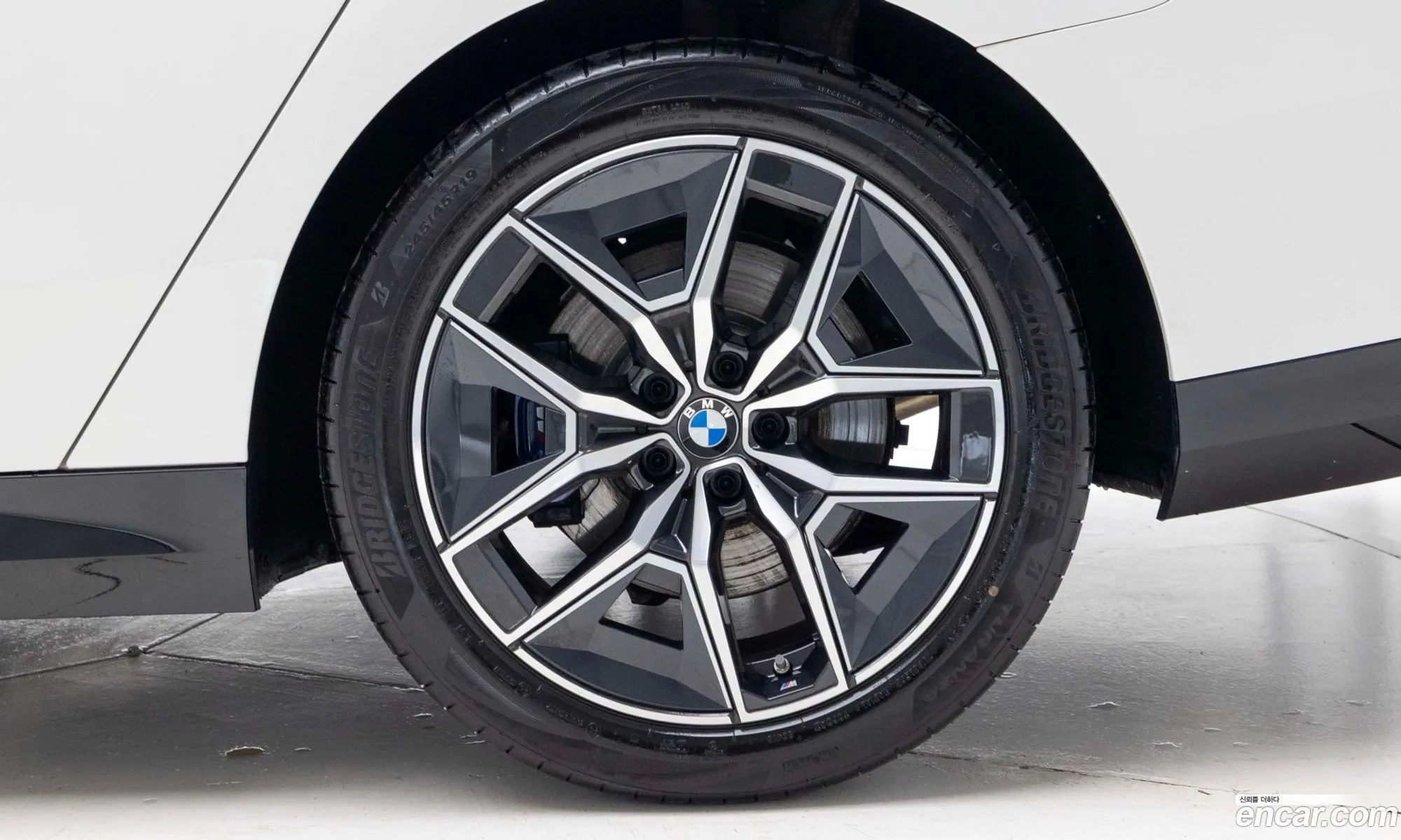 BMW 5 Series 2025 — 8