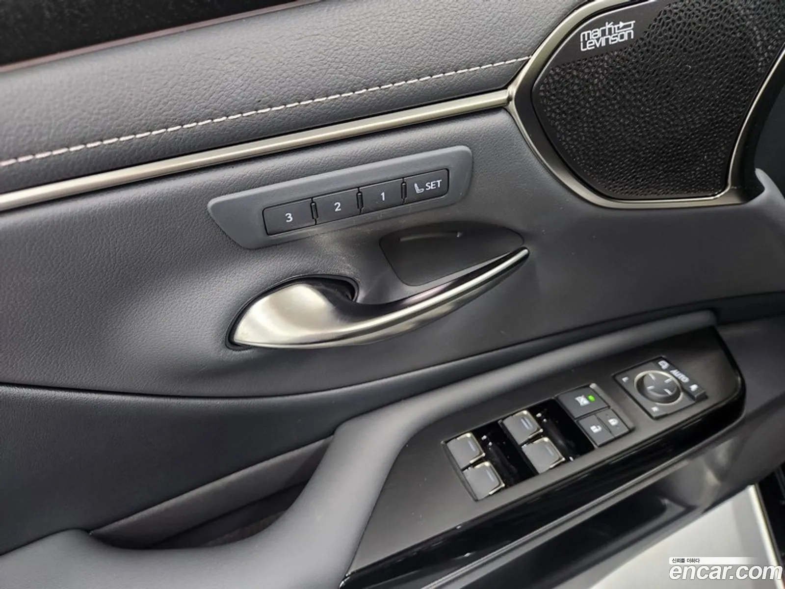 Lexus ES300h 7th Gen 2025 — 10
