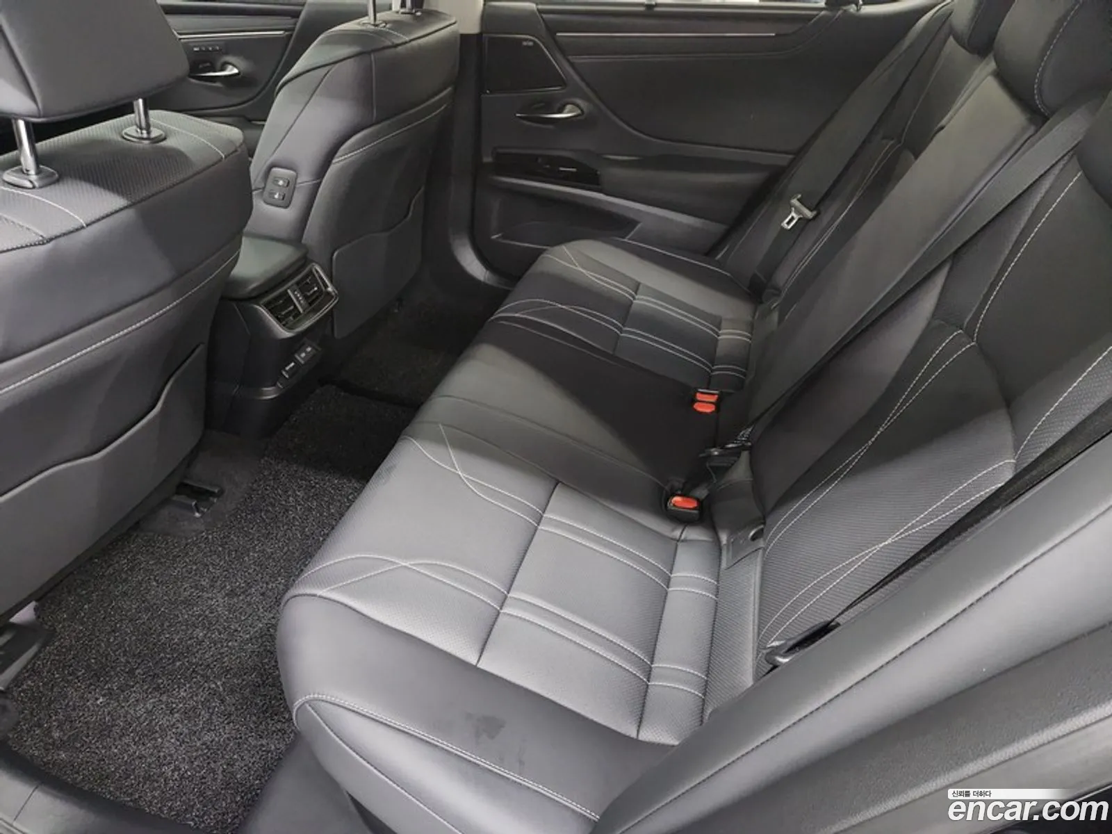 Lexus ES300h 7th Gen 2025 — 2