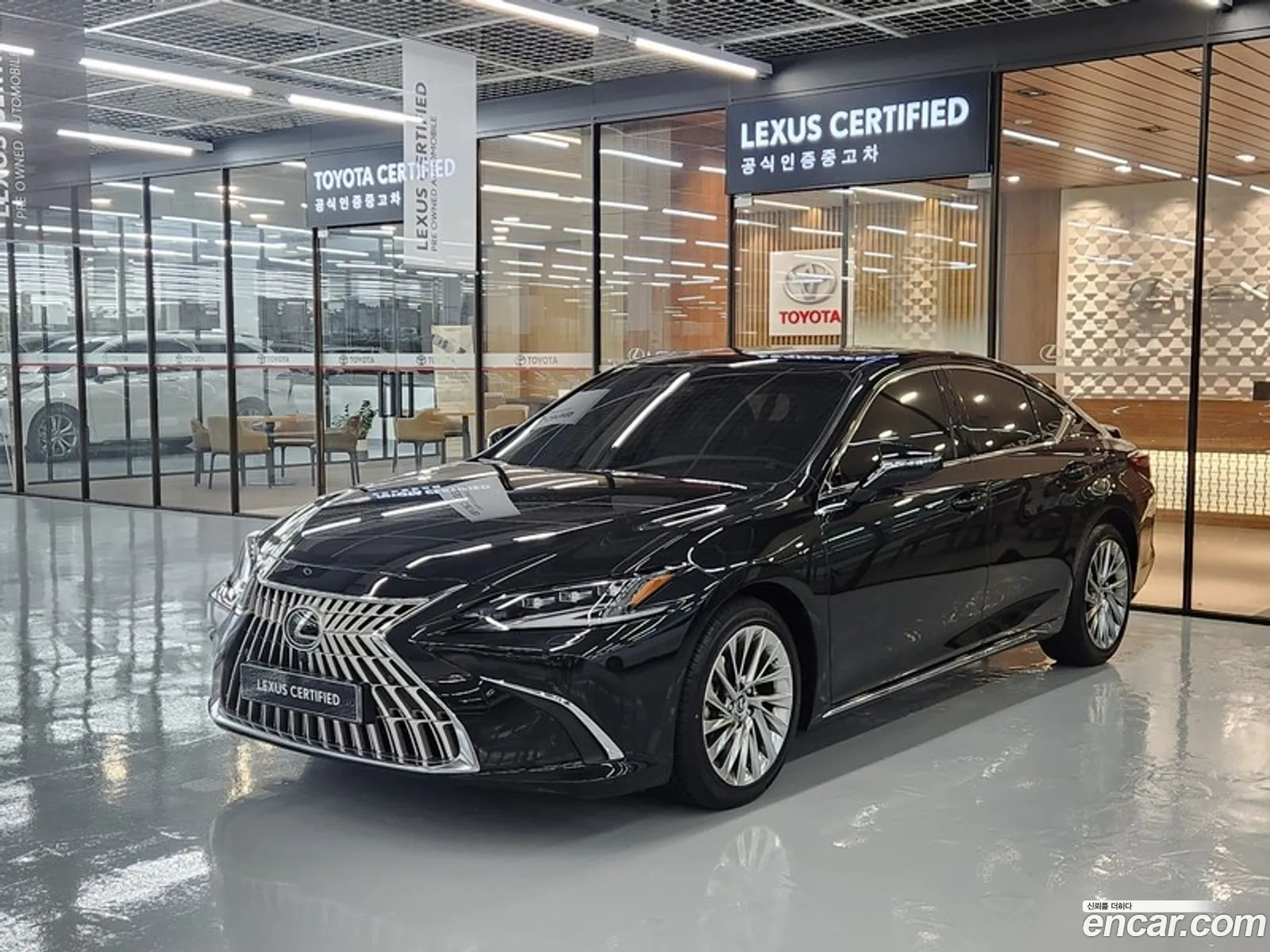 Lexus ES300h 7th Gen 2025 — 18