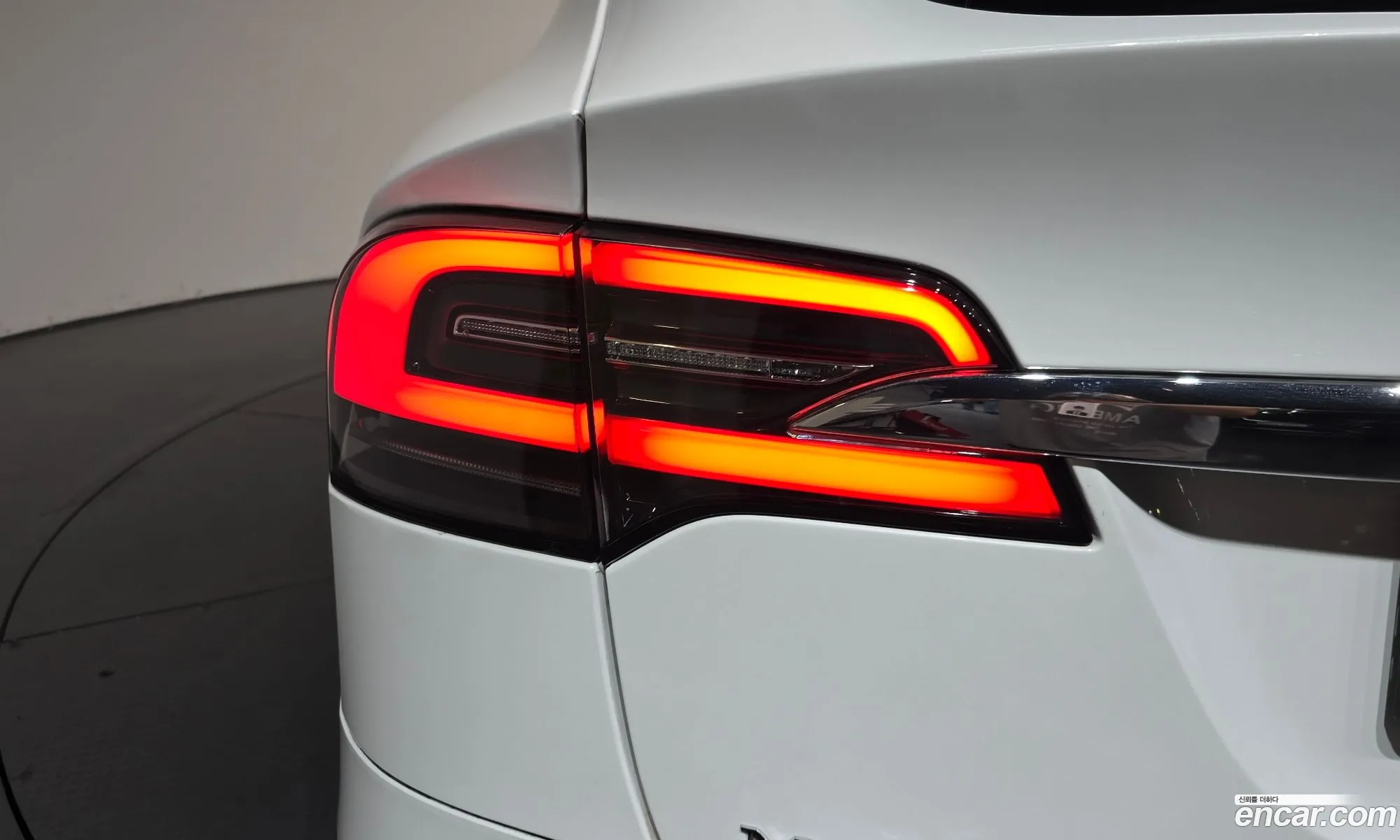 Tesla Model X 2018 5YJXCAE22JF126143 — 22