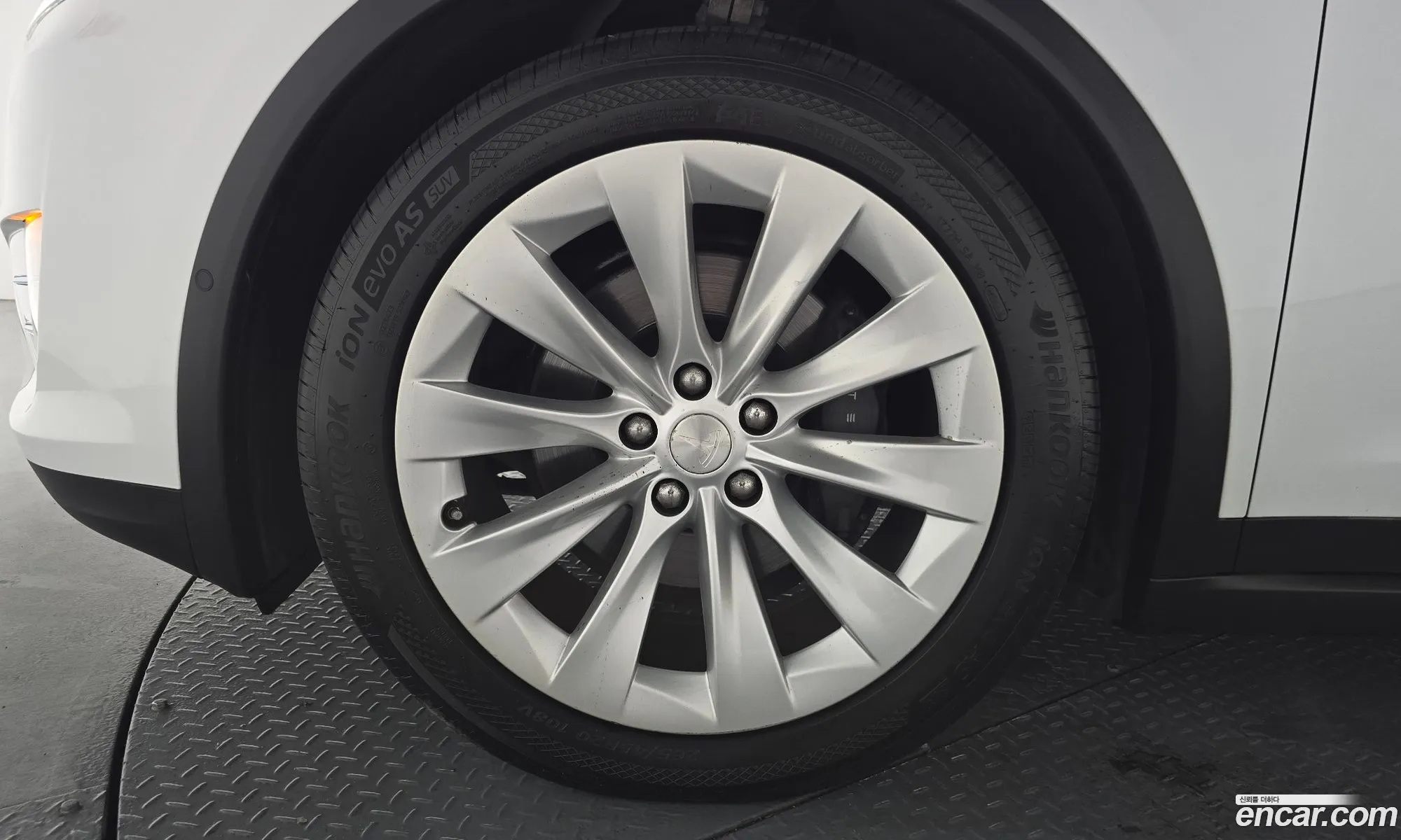 Tesla Model X 2018 5YJXCAE22JF126143 — 7