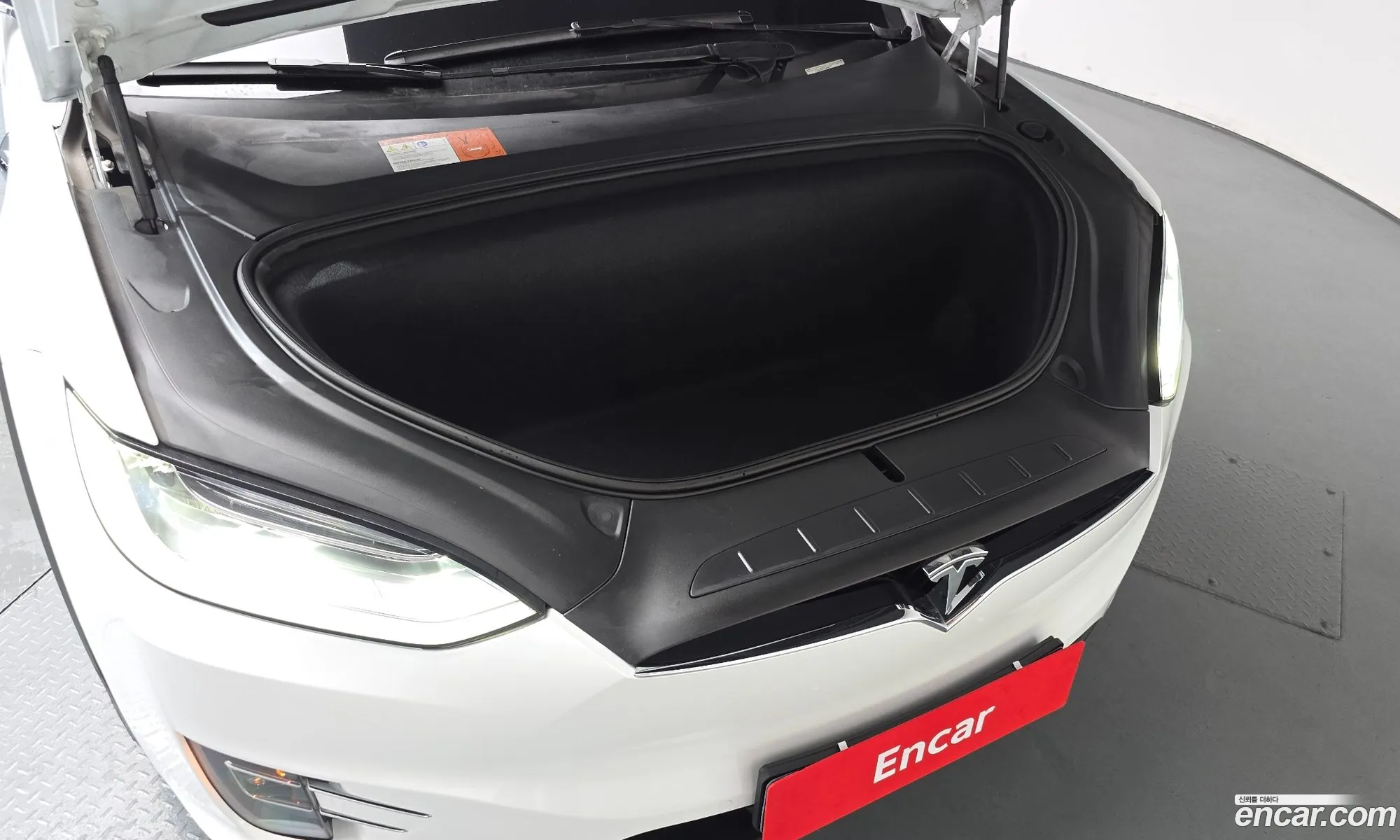 Tesla Model X 2018 5YJXCAE22JF126143 — 19