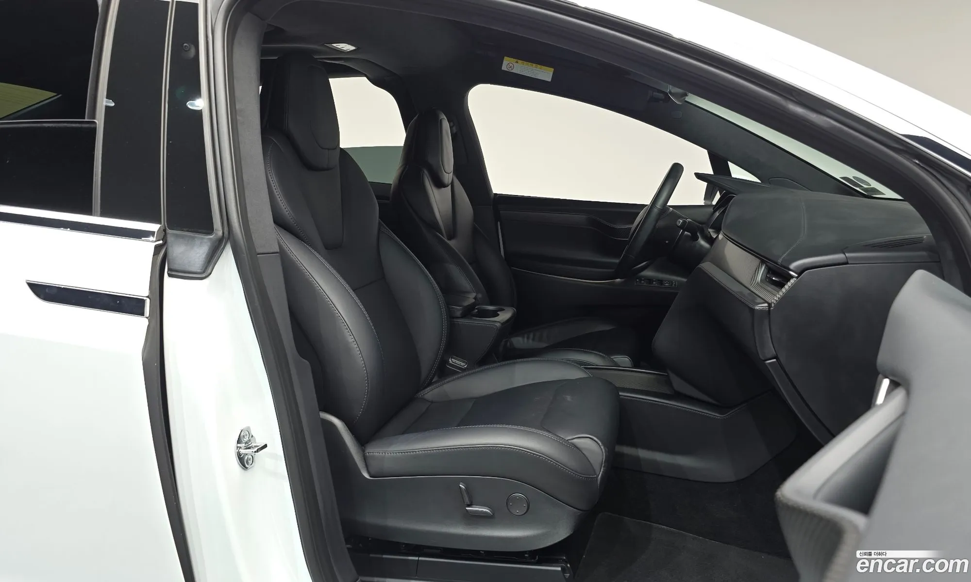 Tesla Model X 2018 5YJXCAE22JF126143 — 26