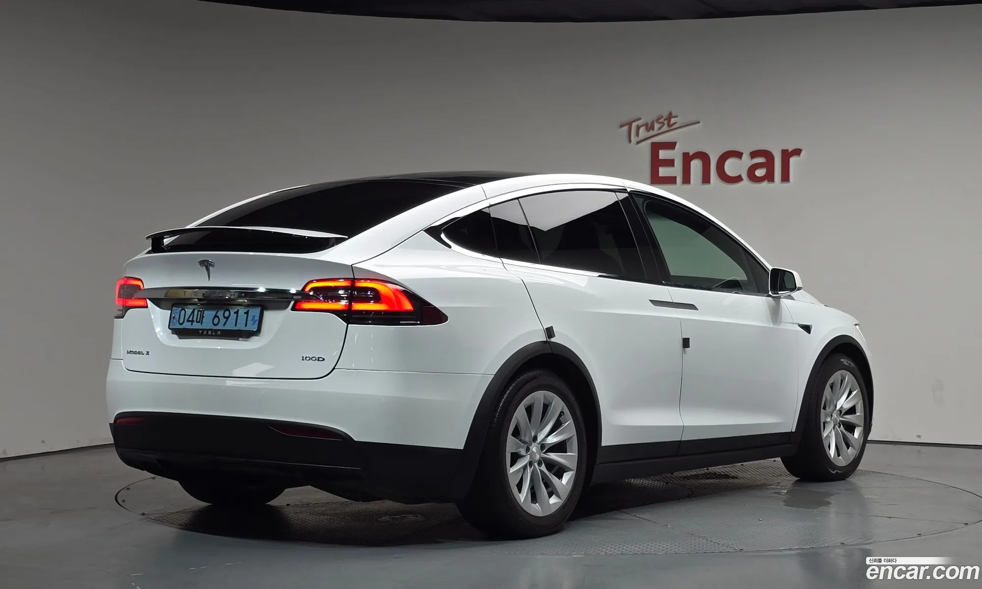 Tesla Model X 2018 5YJXCAE22JF126143 — 9