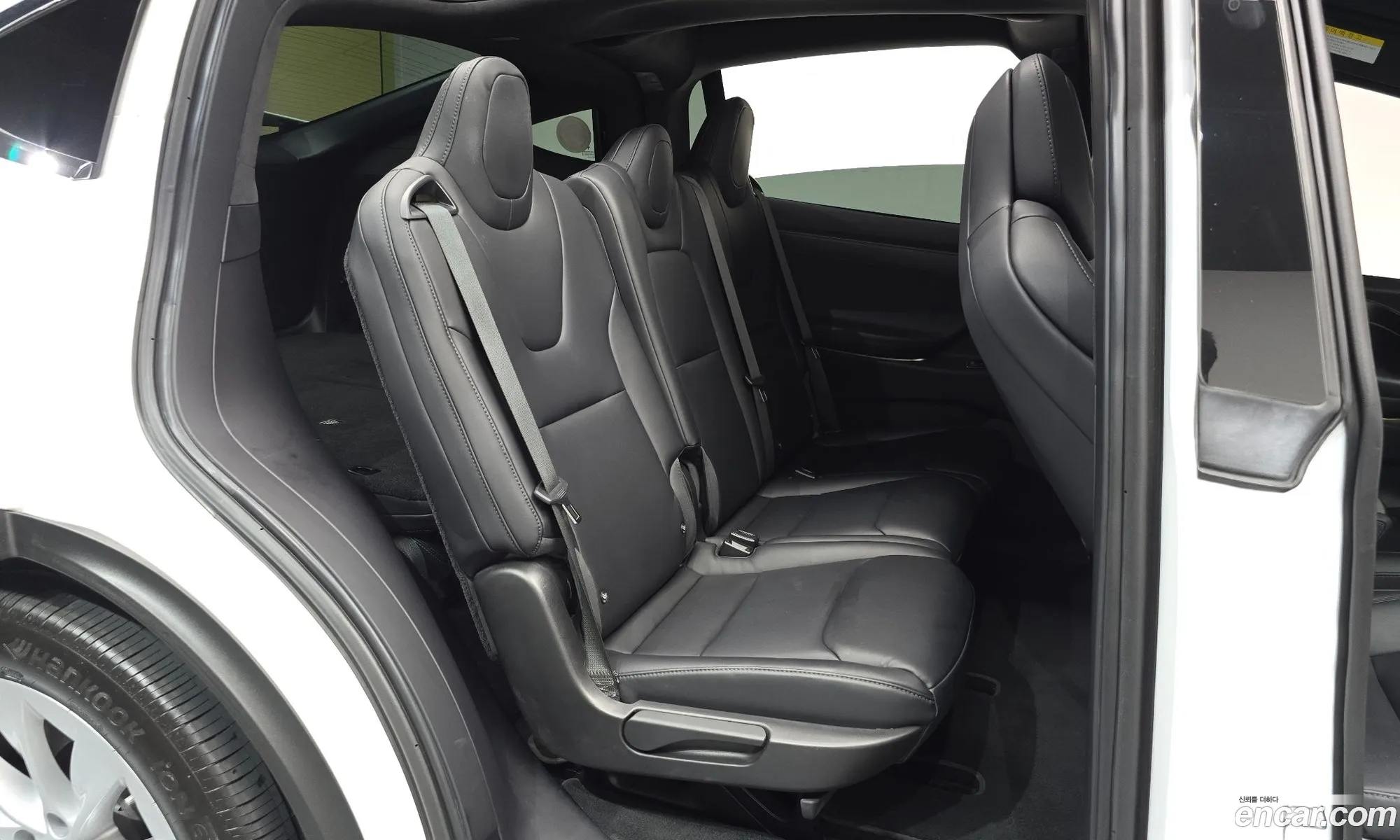 Tesla Model X 2018 5YJXCAE22JF126143 — 2