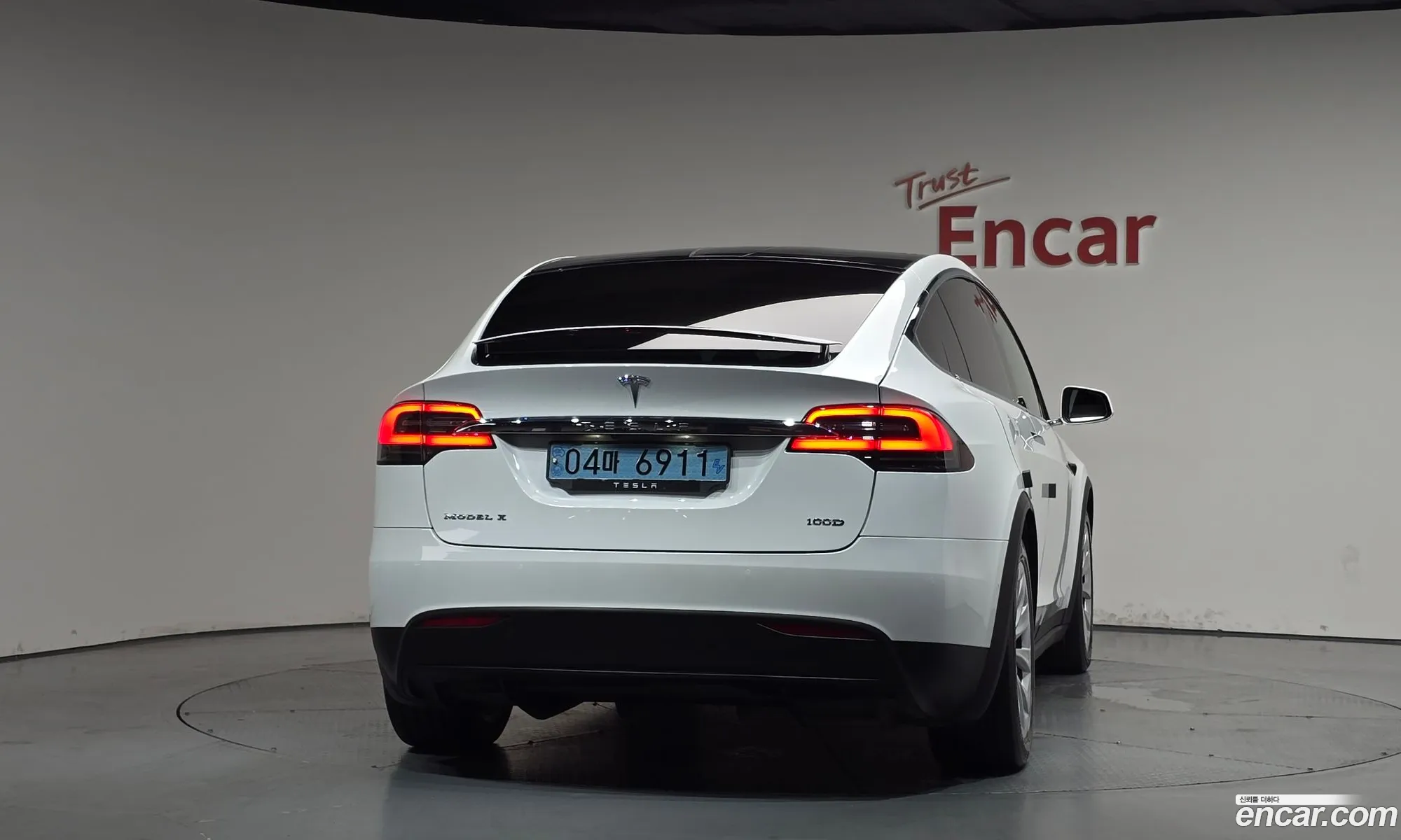 Tesla Model X 2018 5YJXCAE22JF126143 — 32