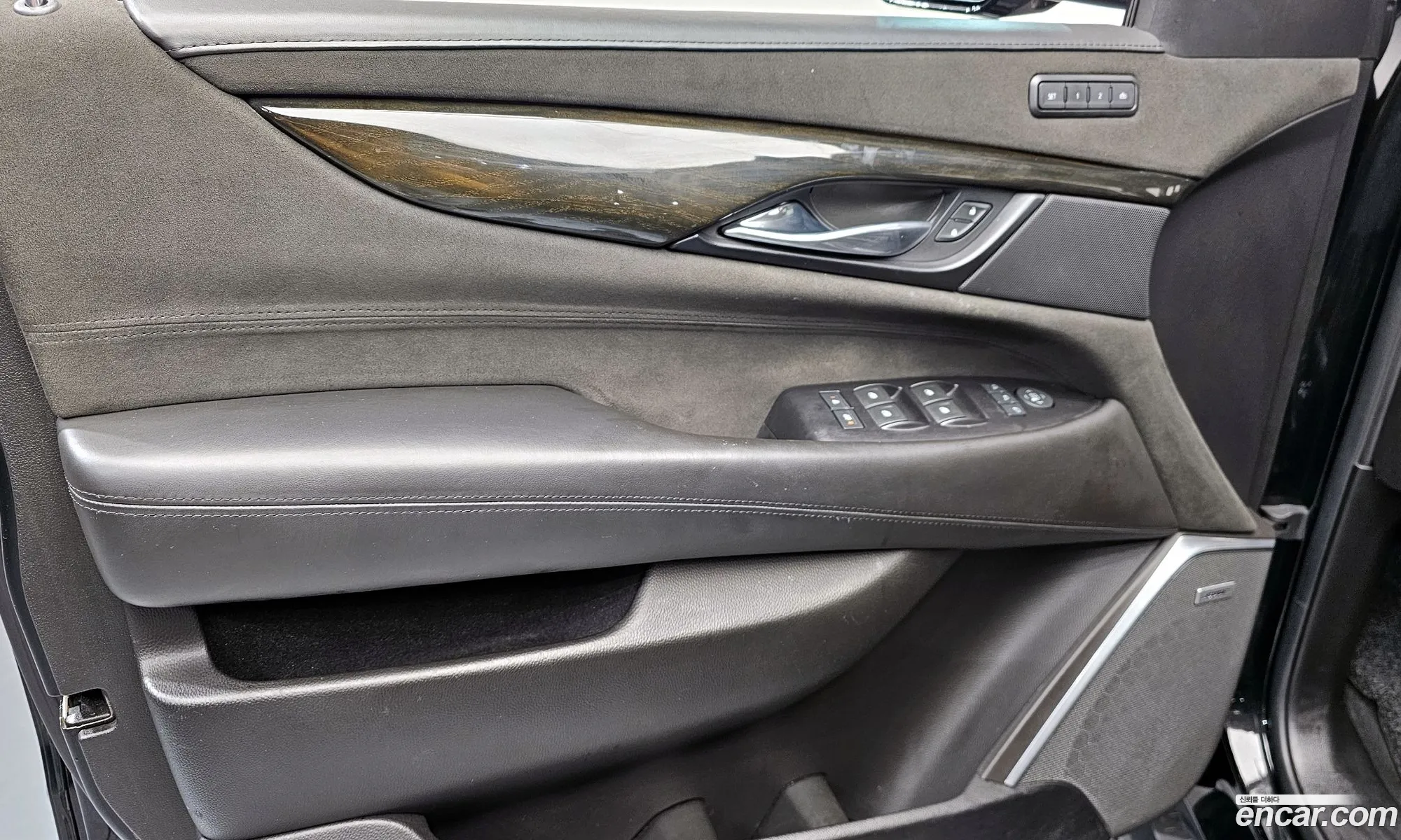 Cadillac Escalade 2019 — 28