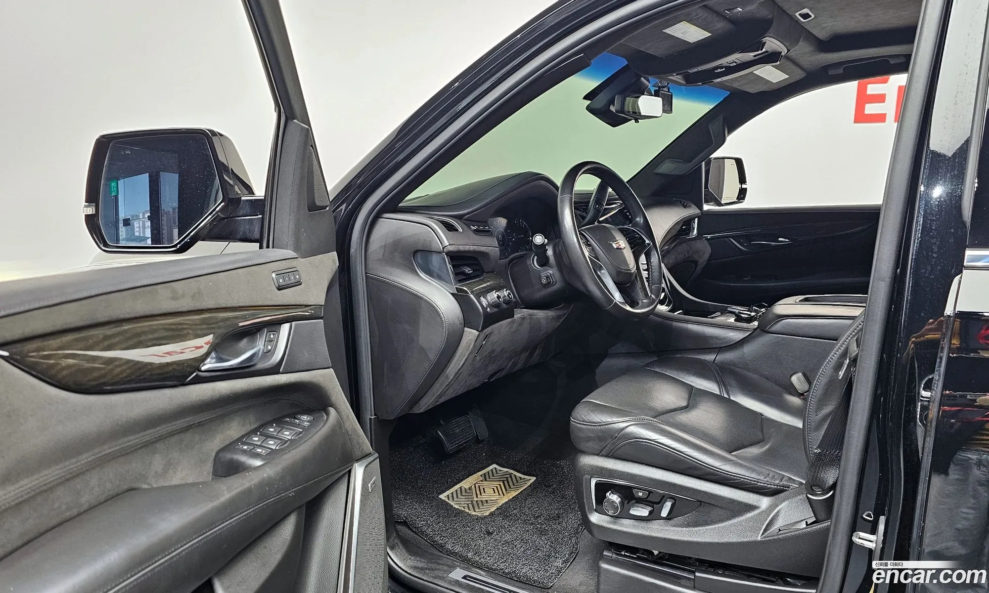 Cadillac Escalade 2019 — 17