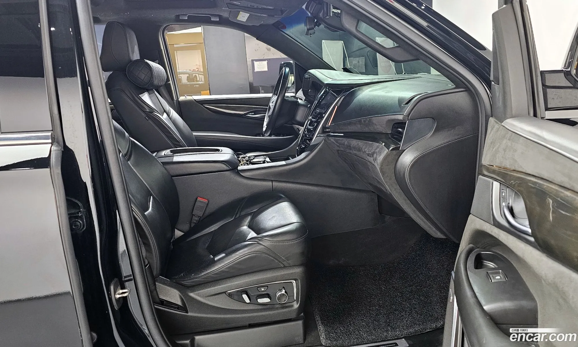 Cadillac Escalade 2019 — 14