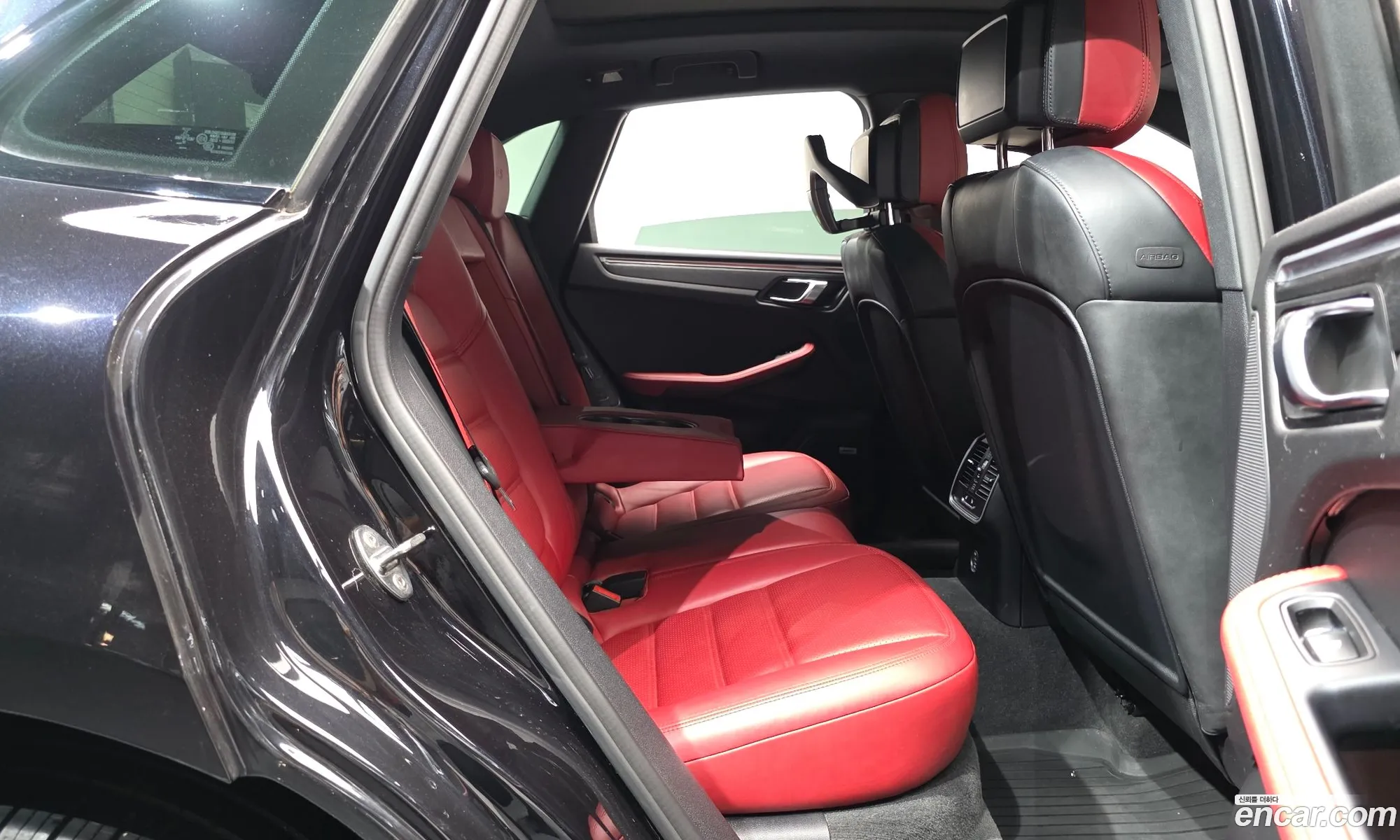 Porsche Macan 2018 WP1AG2958JLB63729 — 3