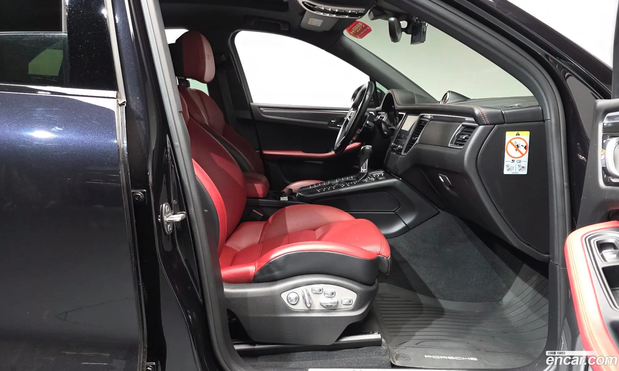 Porsche Macan 2018 WP1AG2958JLB63729 — 17
