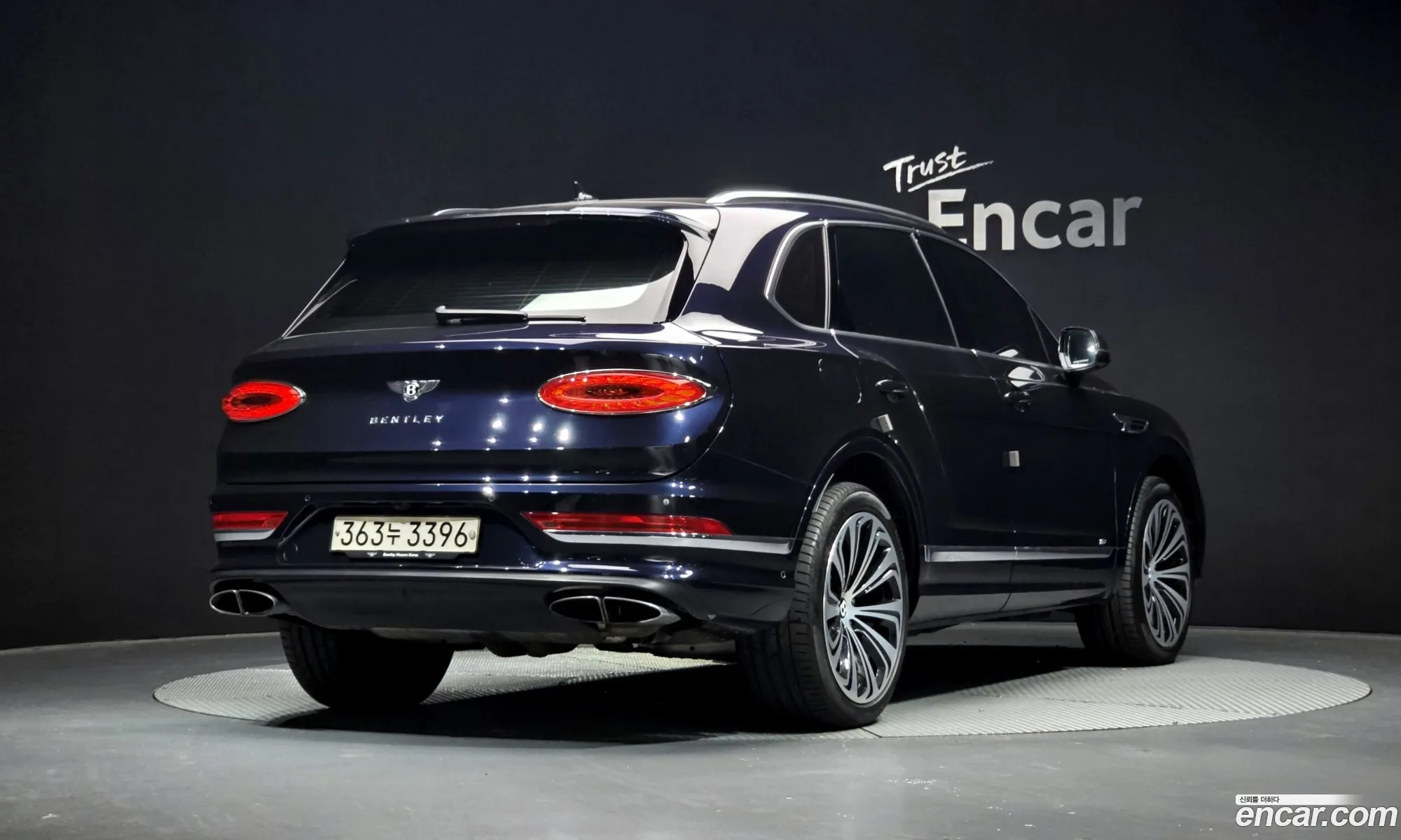 Bentley Bentayga 2022 SJAAM14V6NC014660 — 9