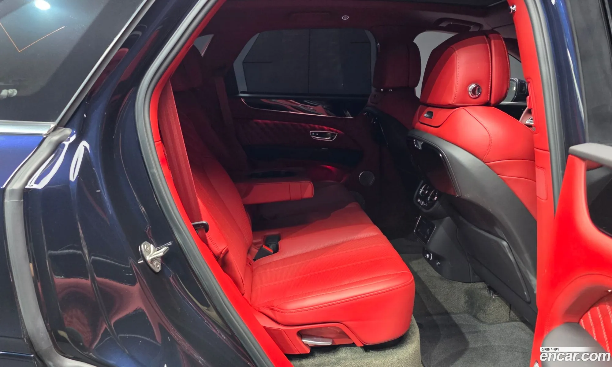 Bentley Bentayga 2022 SJAAM14V6NC014660 — 18