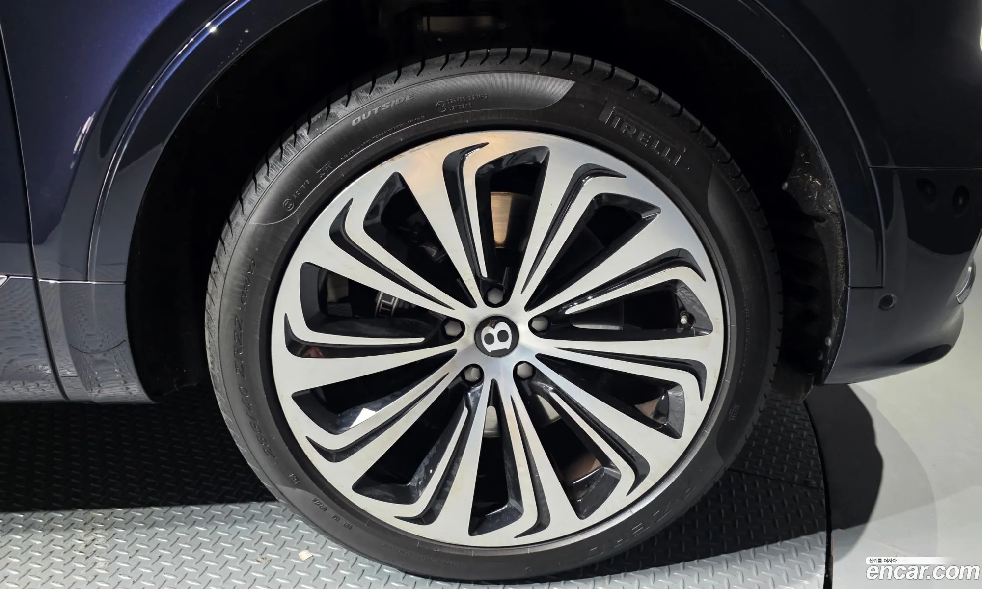 Bentley Bentayga 2022 SJAAM14V6NC014660 — 15