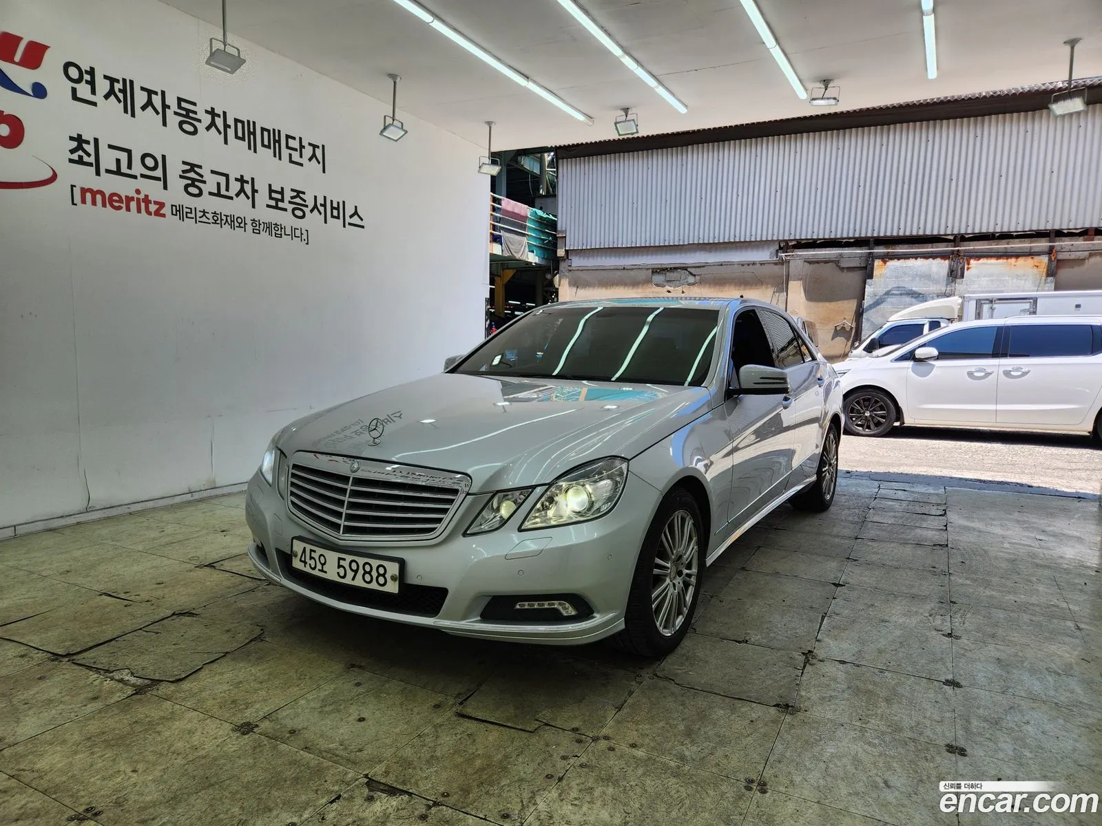 Mercedes-Benz E-Class W212 2010 — 19