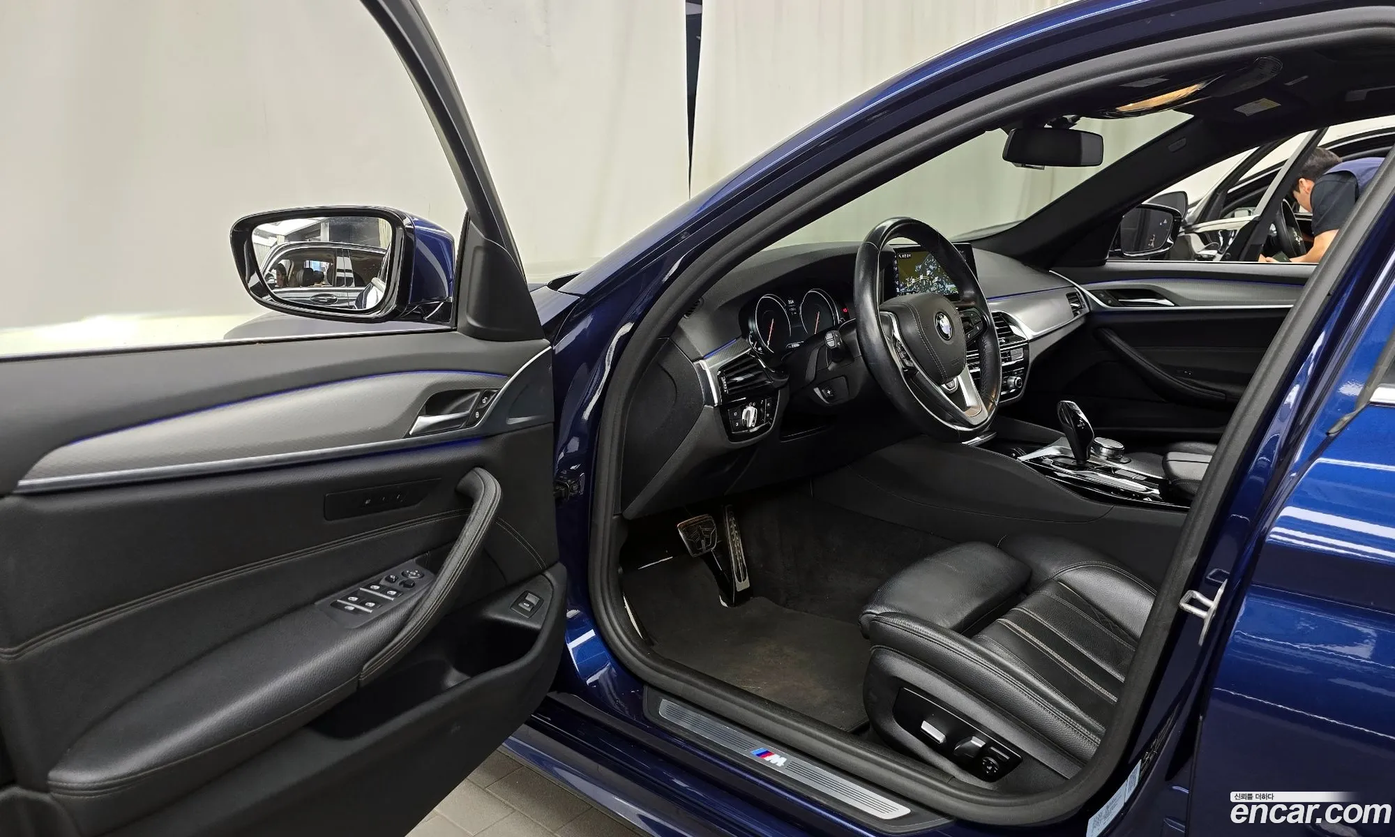 BMW 5 Series 2018 WBAJD9101JWC82336 — 4