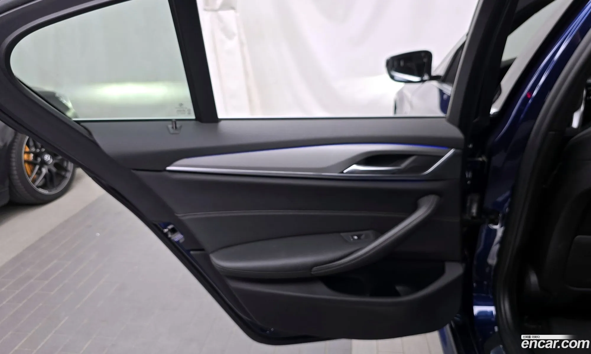 BMW 5 Series 2018 WBAJD9101JWC82336 — 9