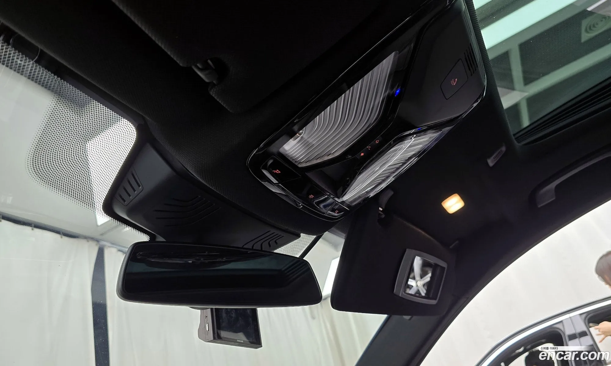 BMW 5 Series 2018 WBAJD9101JWC82336 — 24