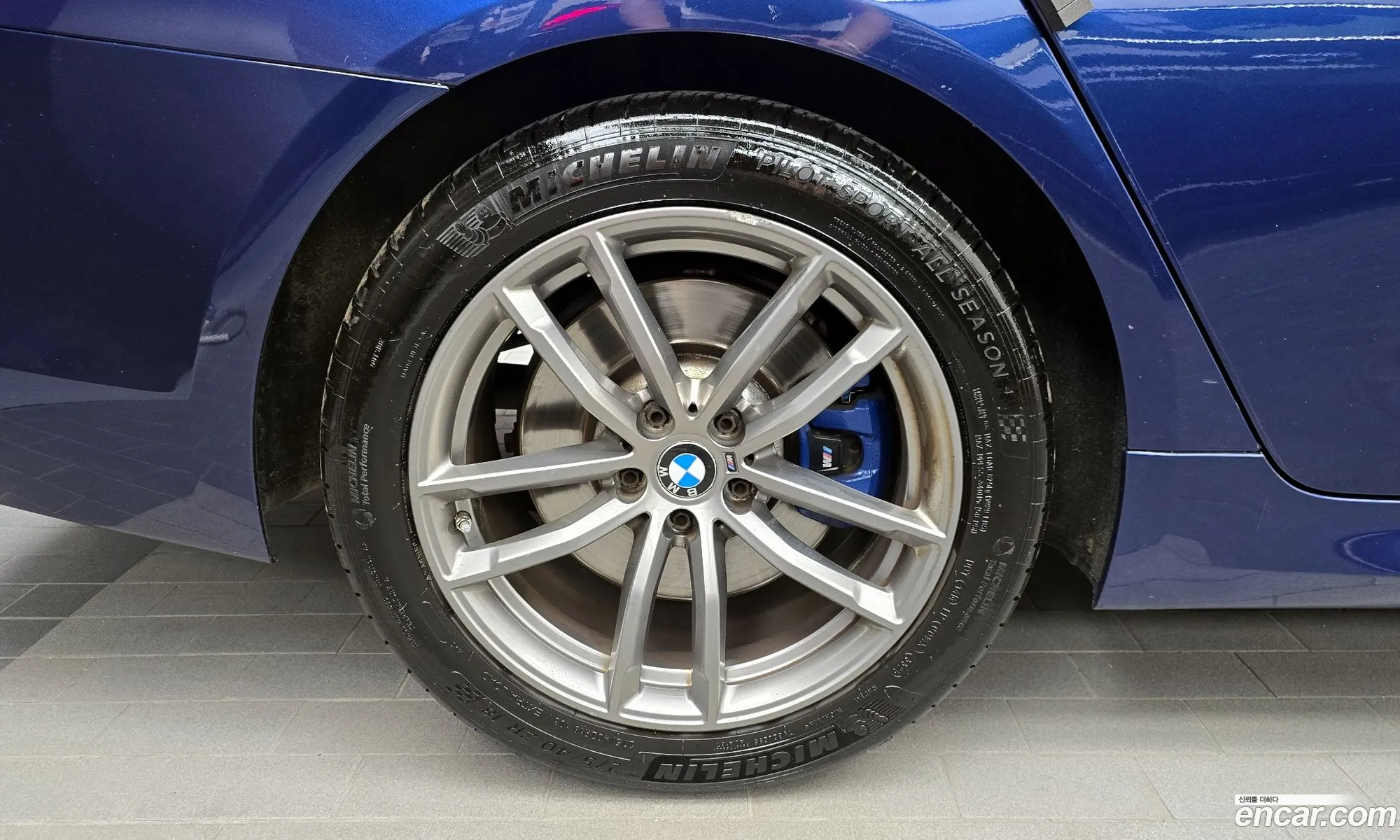 BMW 5 Series 2018 WBAJD9101JWC82336 — 30