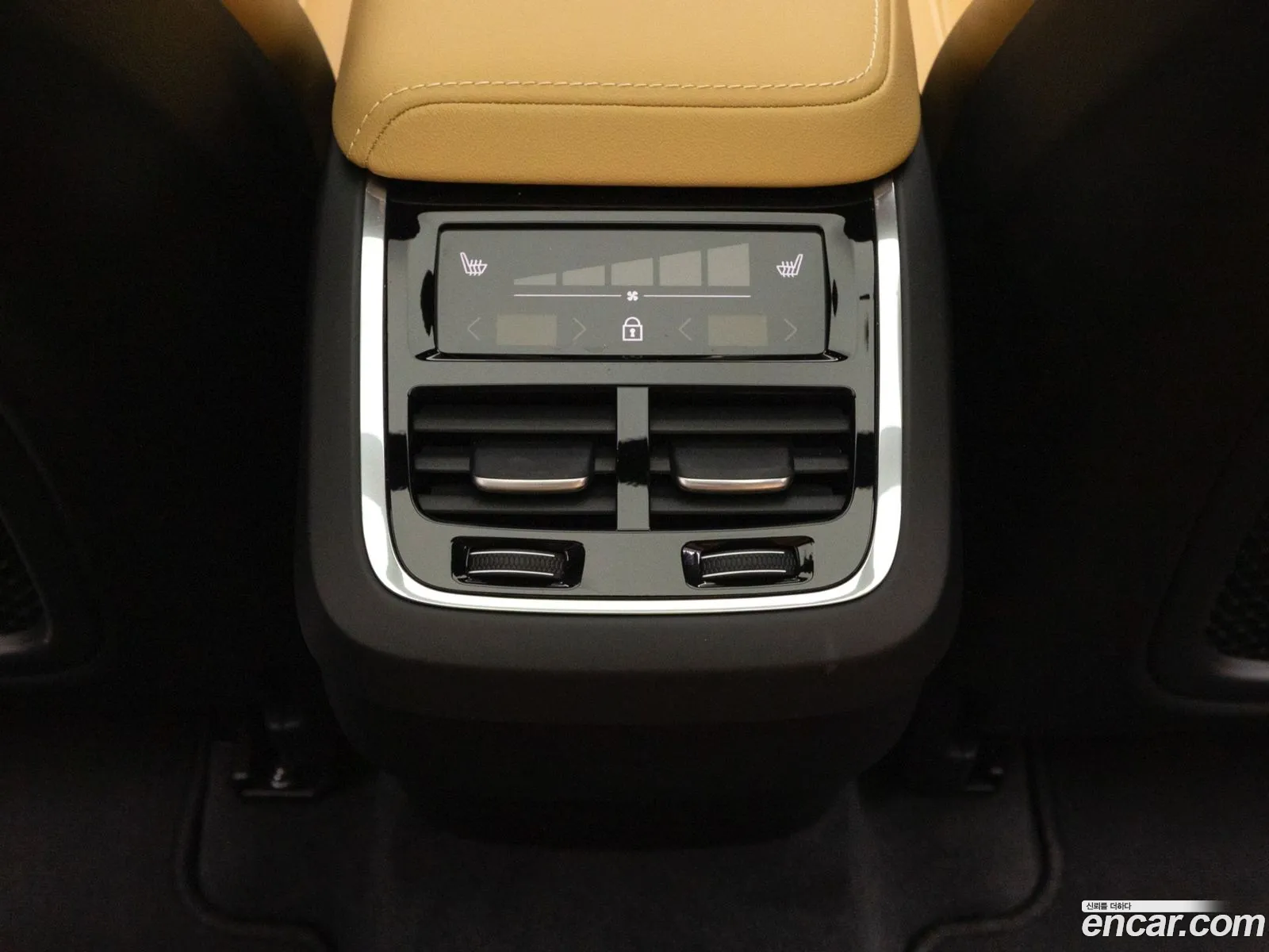 Volvo XC60 2025 — 14