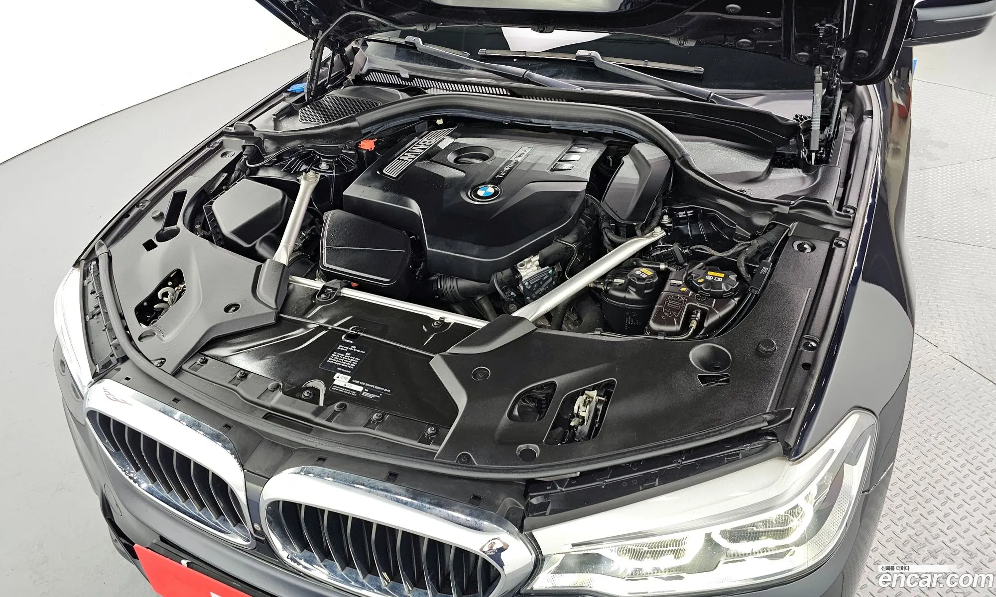 BMW 5 Series 2018 WBAJD3107JB255787 — 18