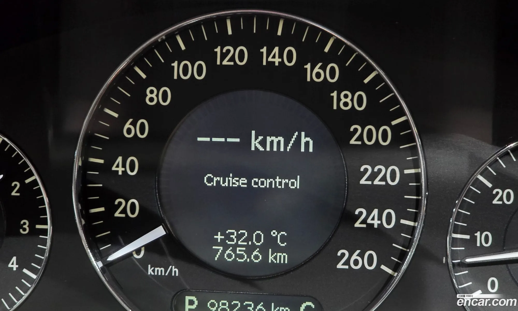 Mercedes-Benz E-Class W211 2009 WDBUF54X69B432838 — 2