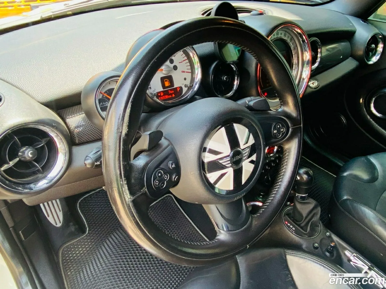 Mini Cooper S Convertible 2011 — 18