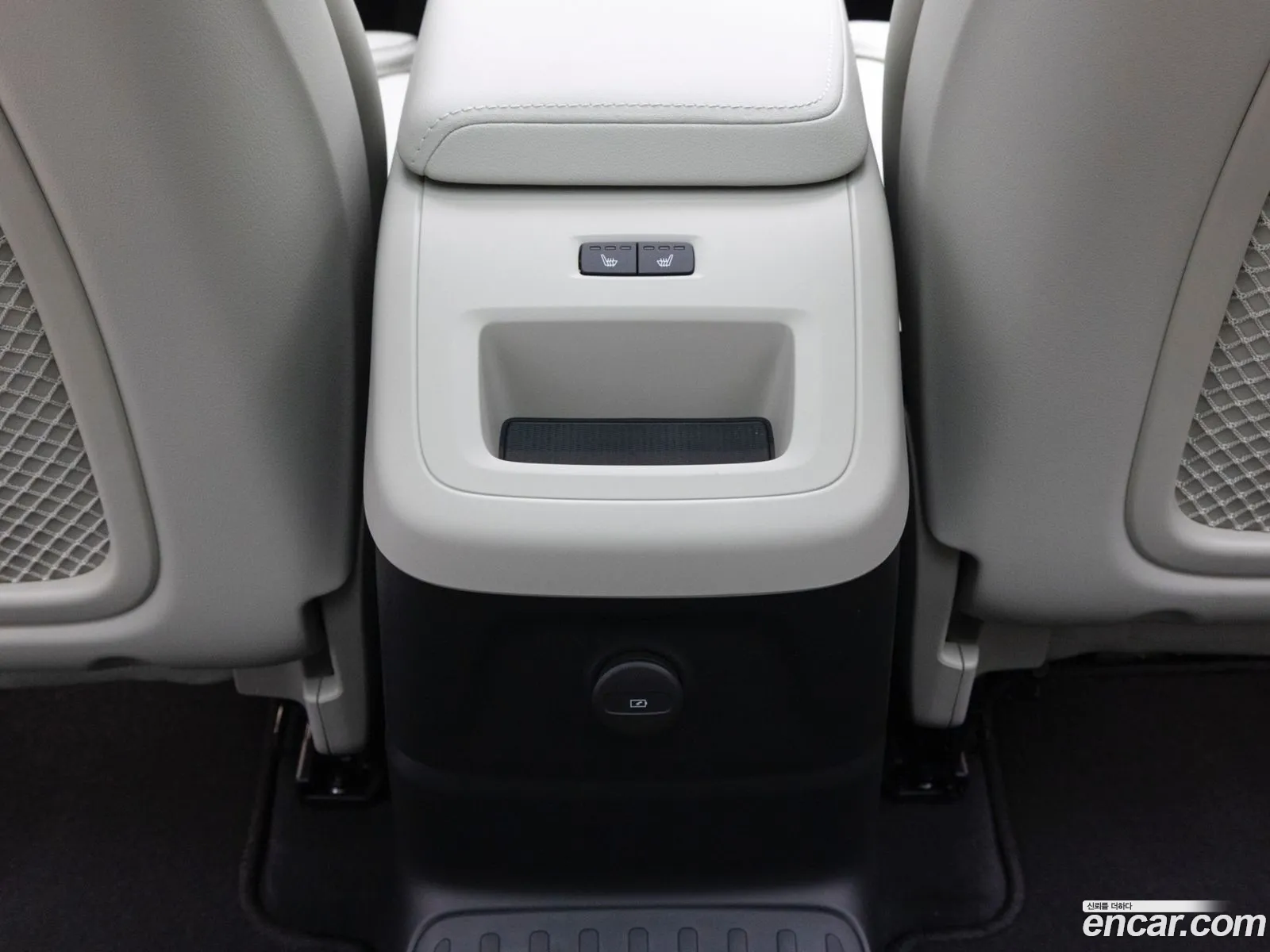 Volvo XC60 2025 — 12
