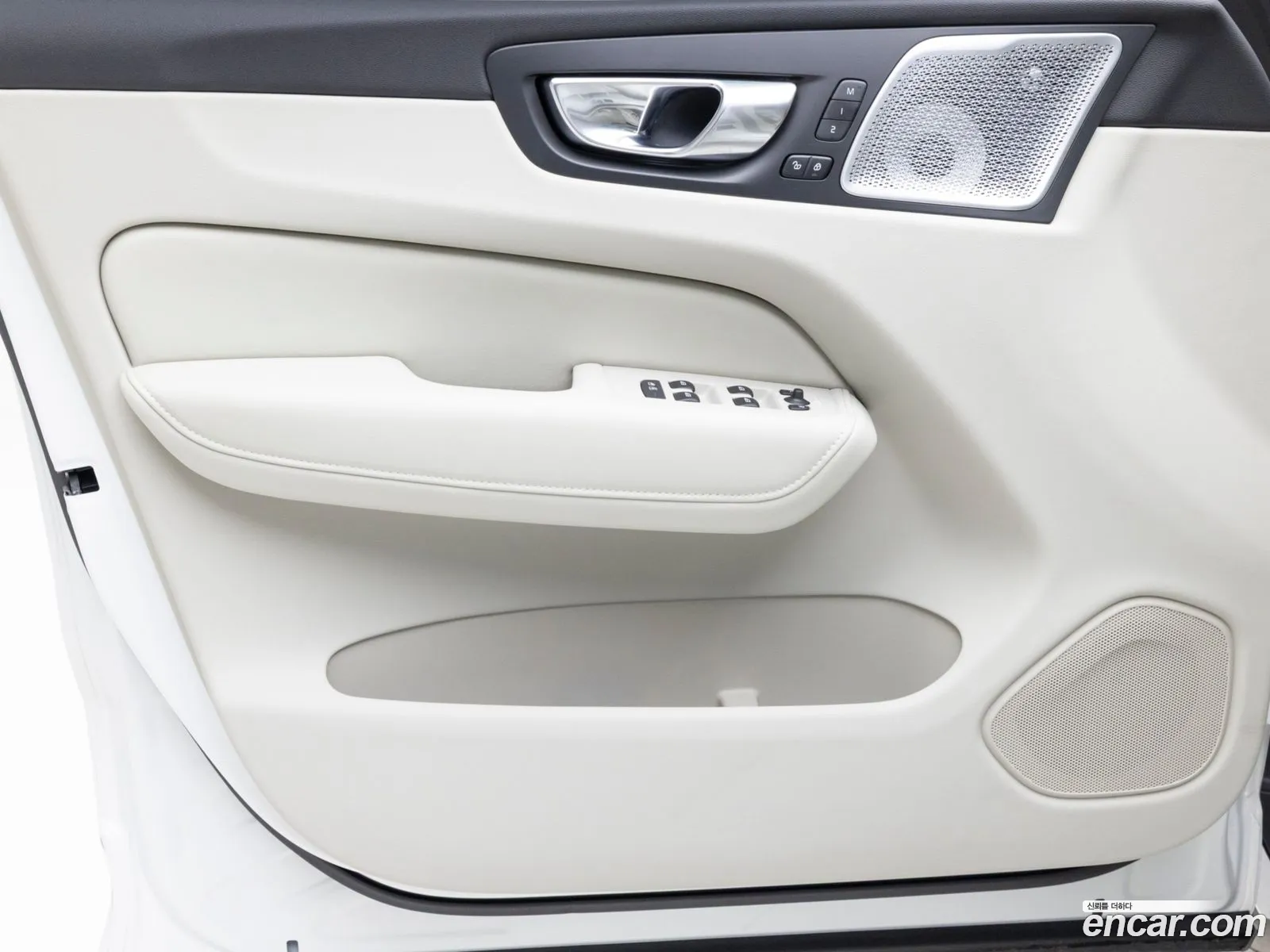Volvo XC60 2025 — 2