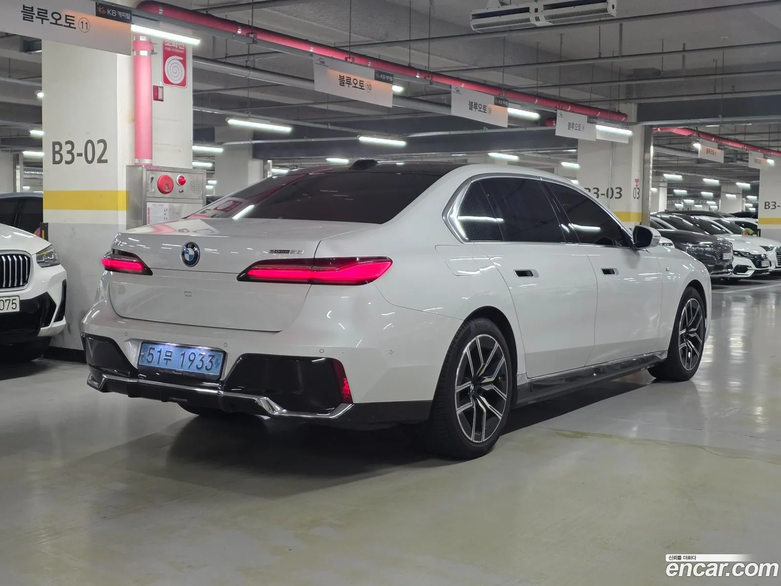 BMW i7 2023 — 18